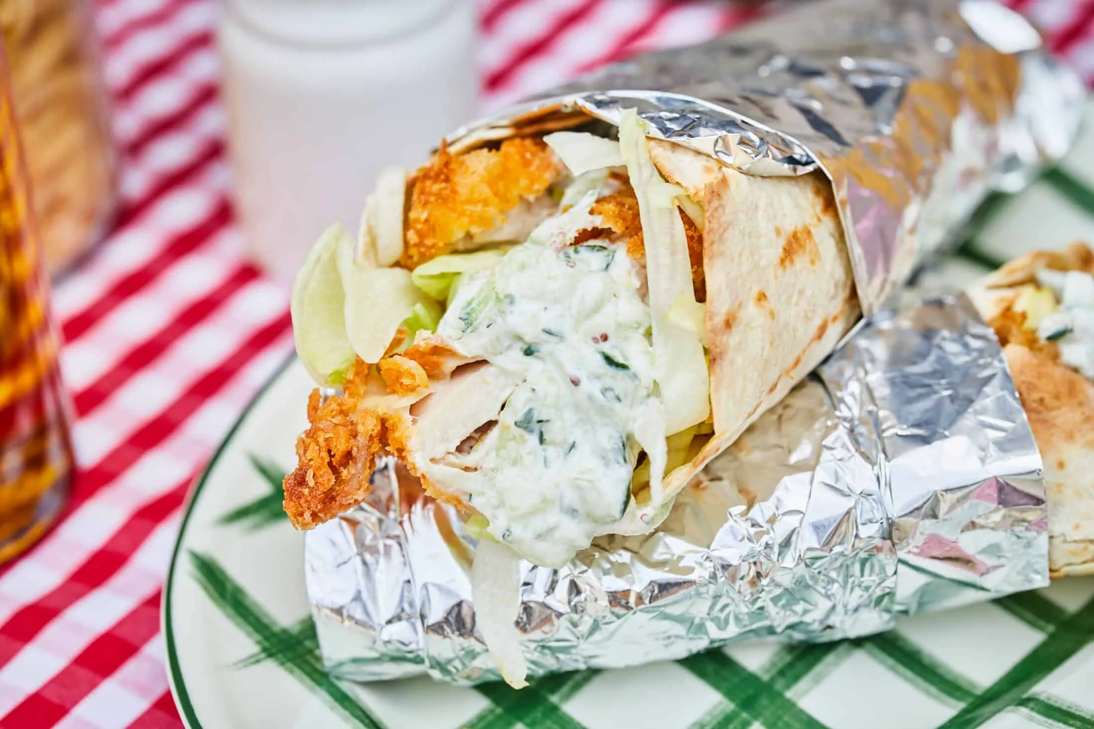bbq-wrap-rantott-csirkecombbal-es-uborka-relishsel2