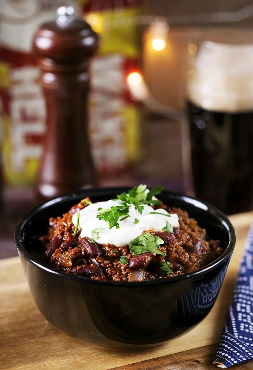 Cuccos chilis bab barna sörrel