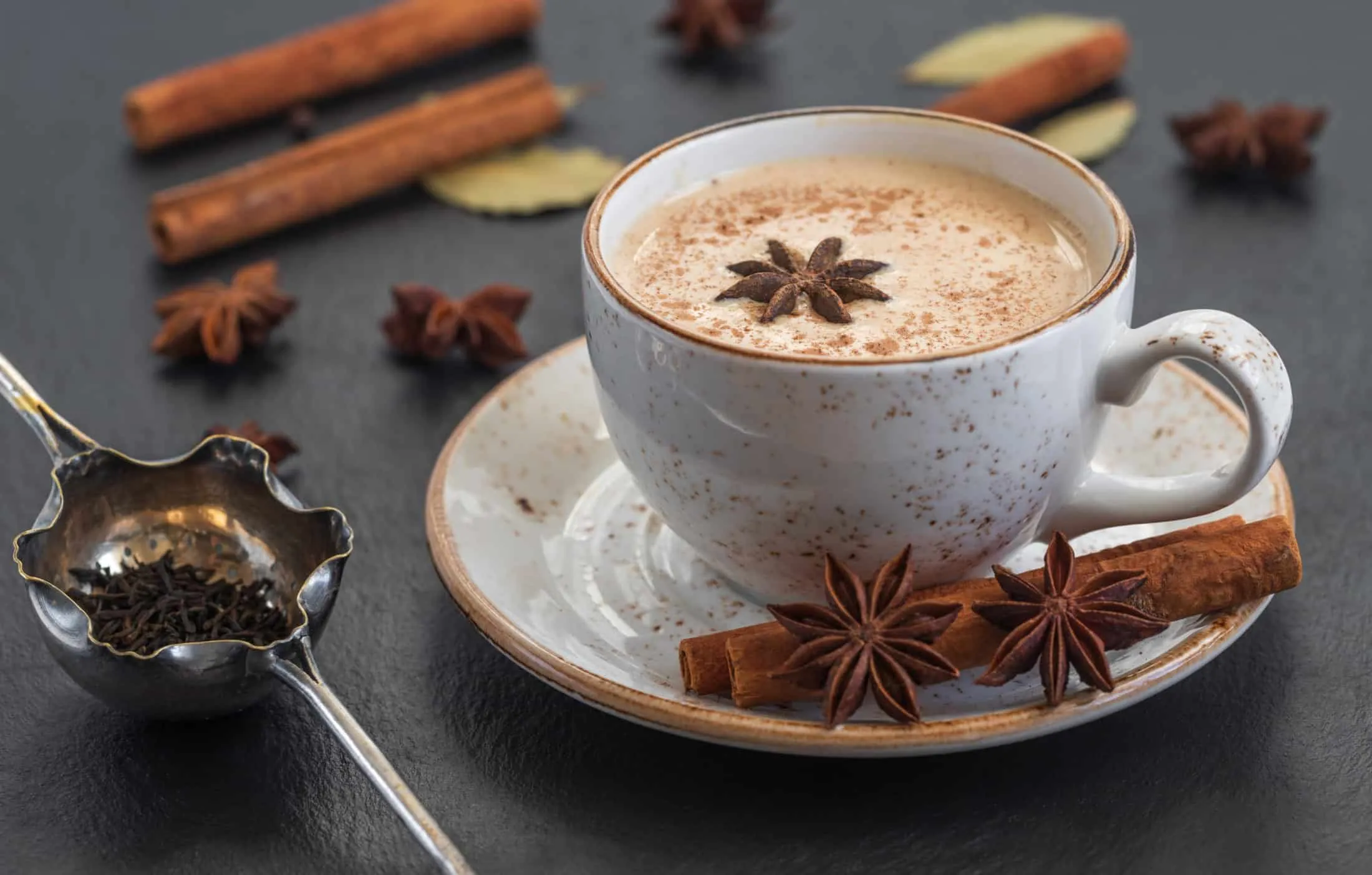 adventi-bojt-chai-latte