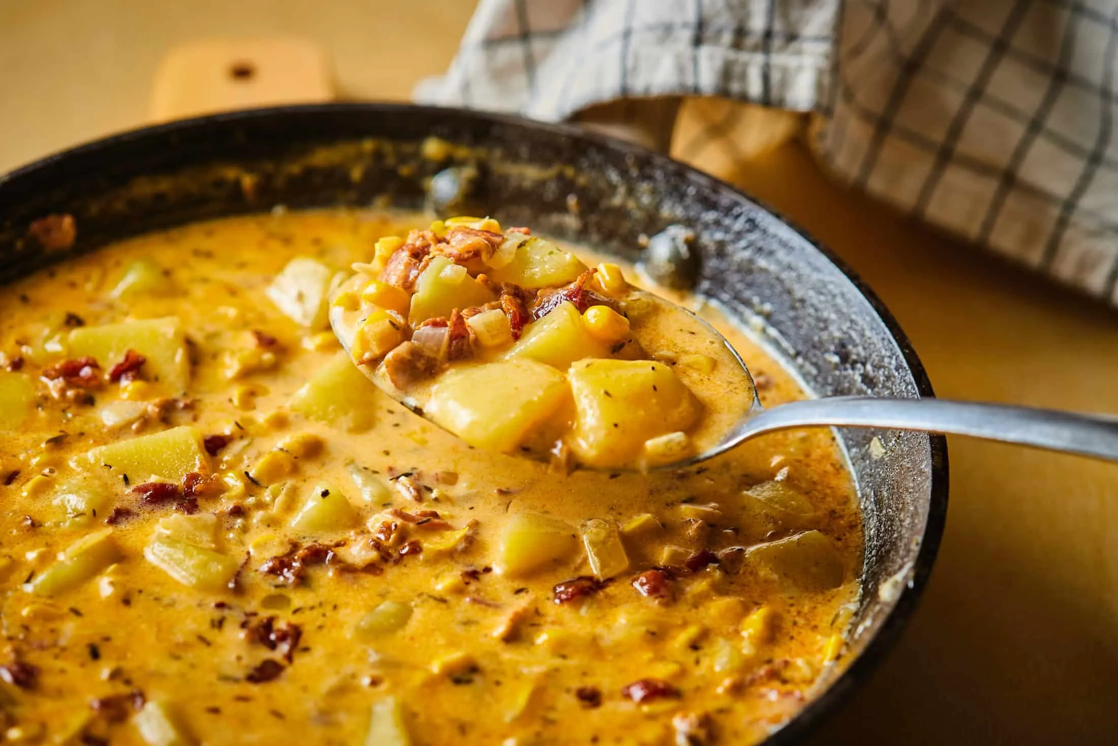 baconös krumplis kukoricás chowder, kukoricás ételek