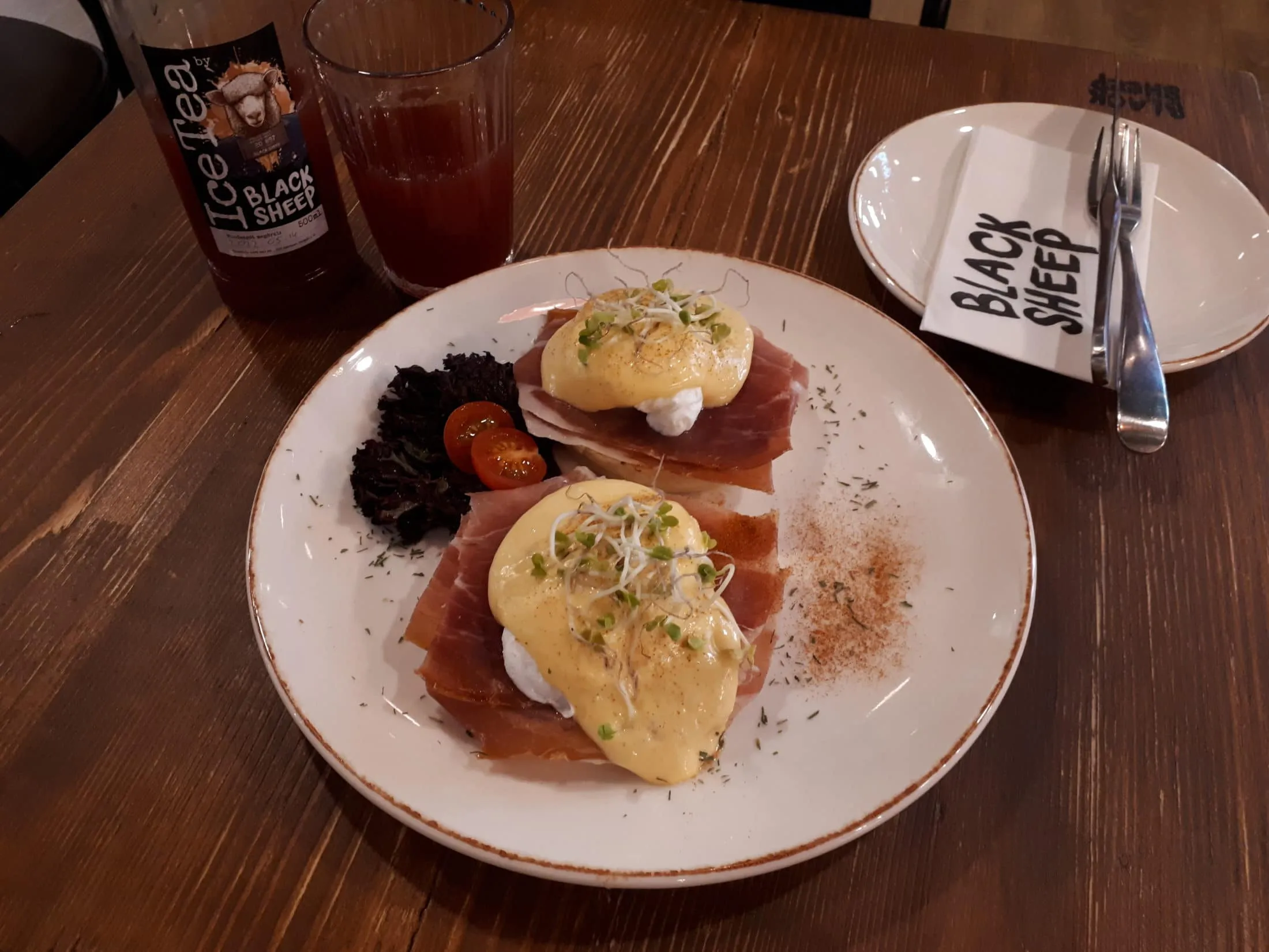 black-sheep-eggs-benedict