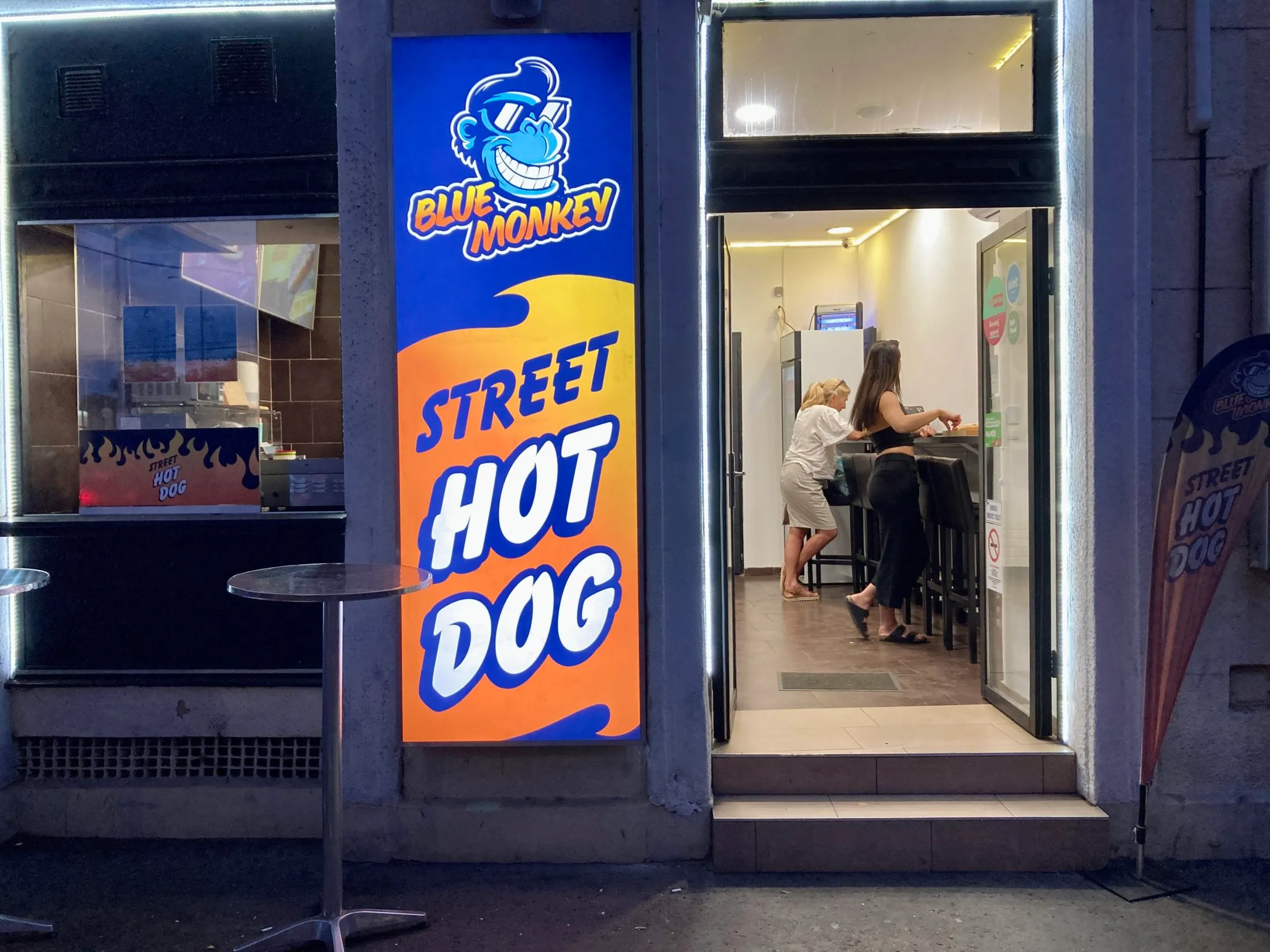 blue-monkey-hot-dog (2)