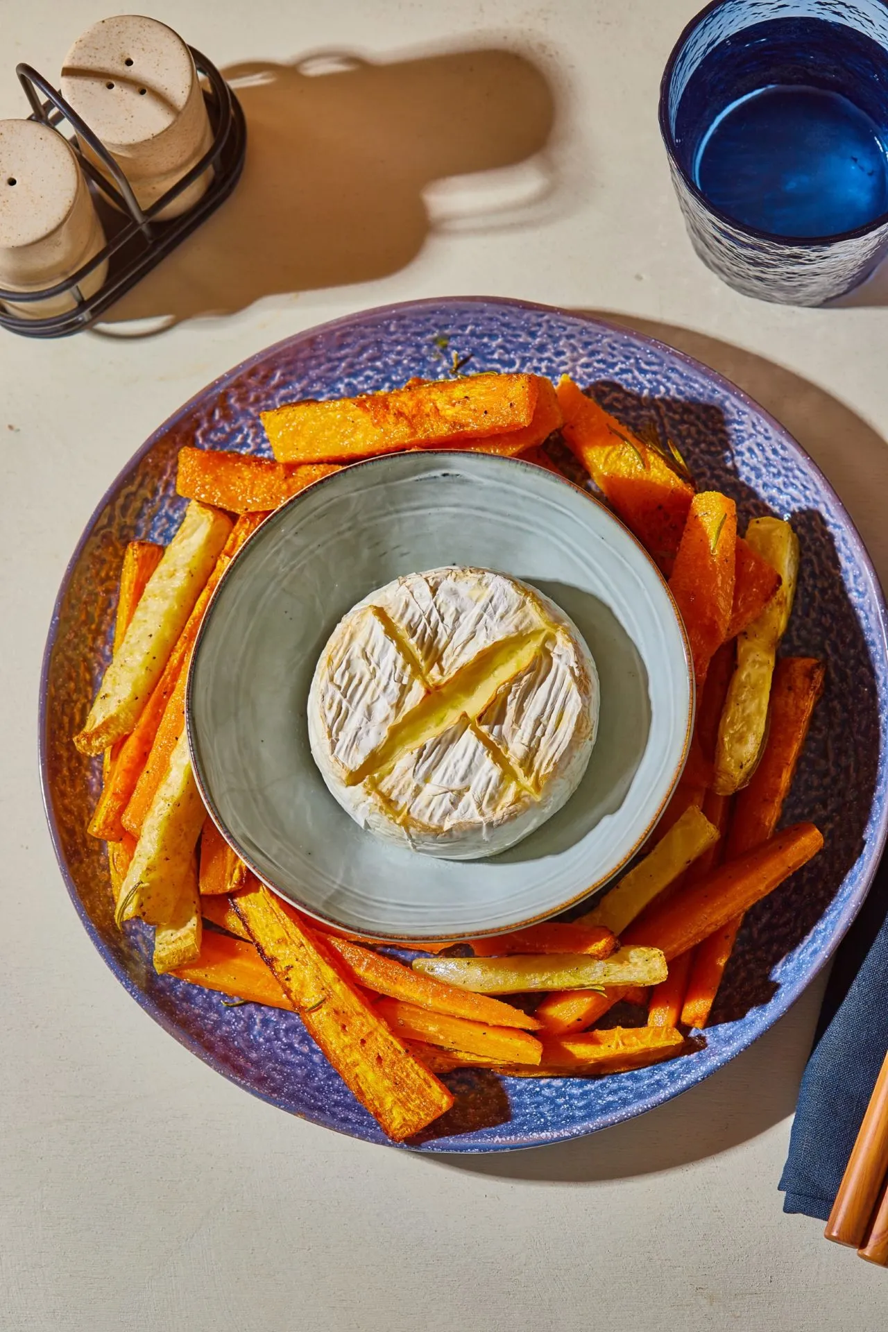 Camembert zöldségekkel