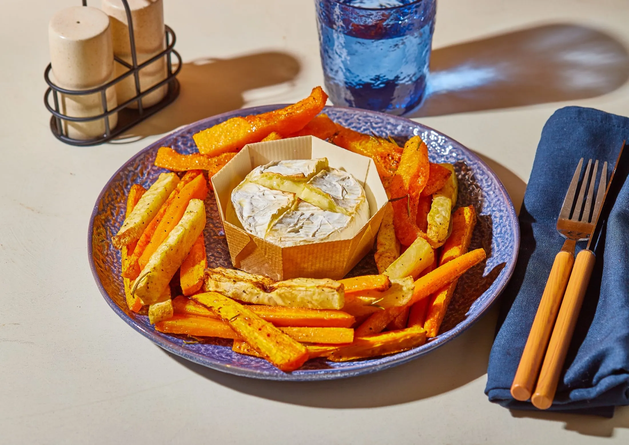 Camembert zöldségekkel