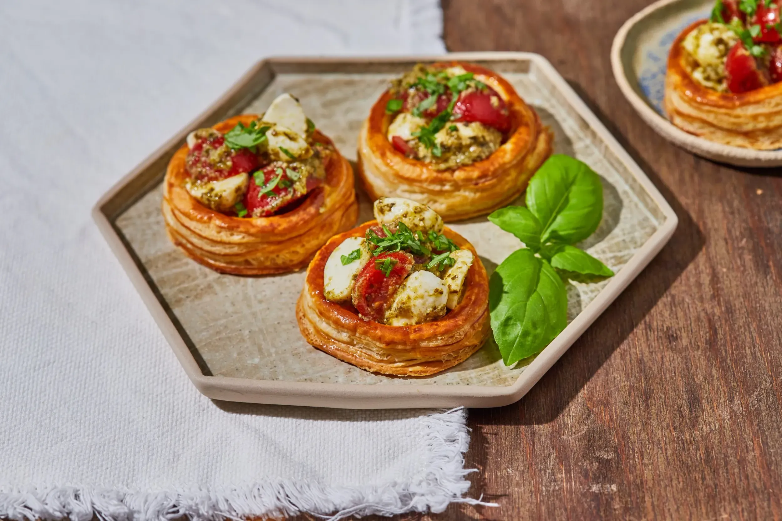 mozzarella caprese kosárka