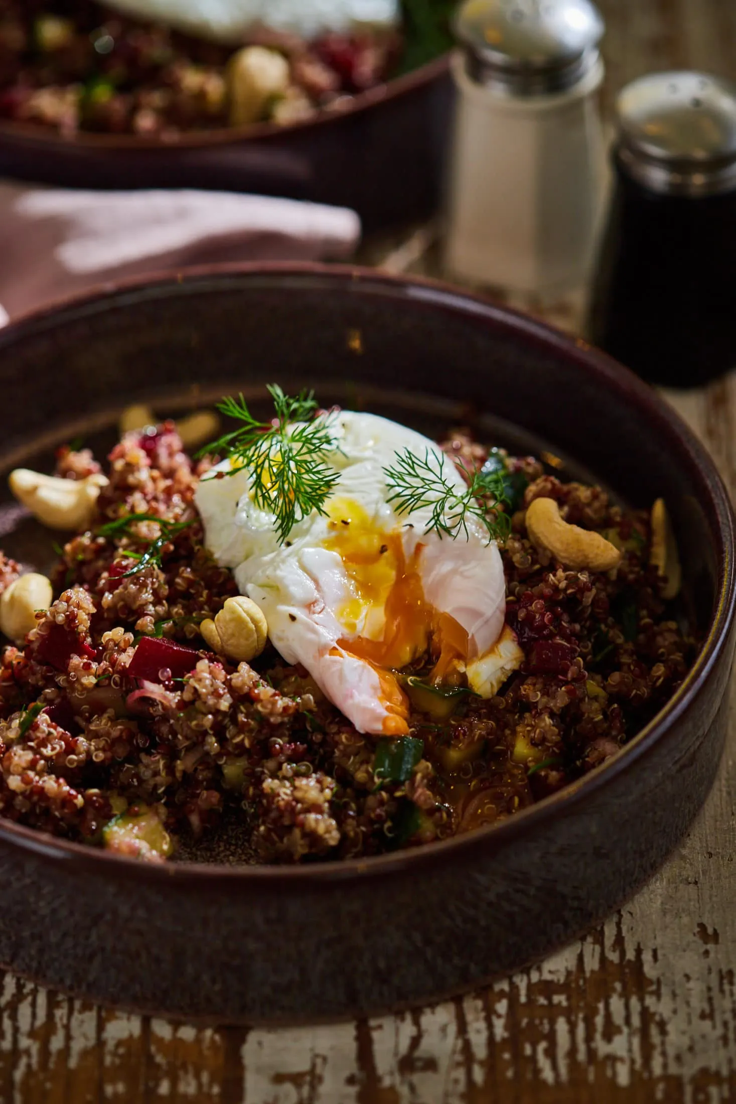 ceklas-uborkas-quinoa-salata-buggyantott-tojassal-5
