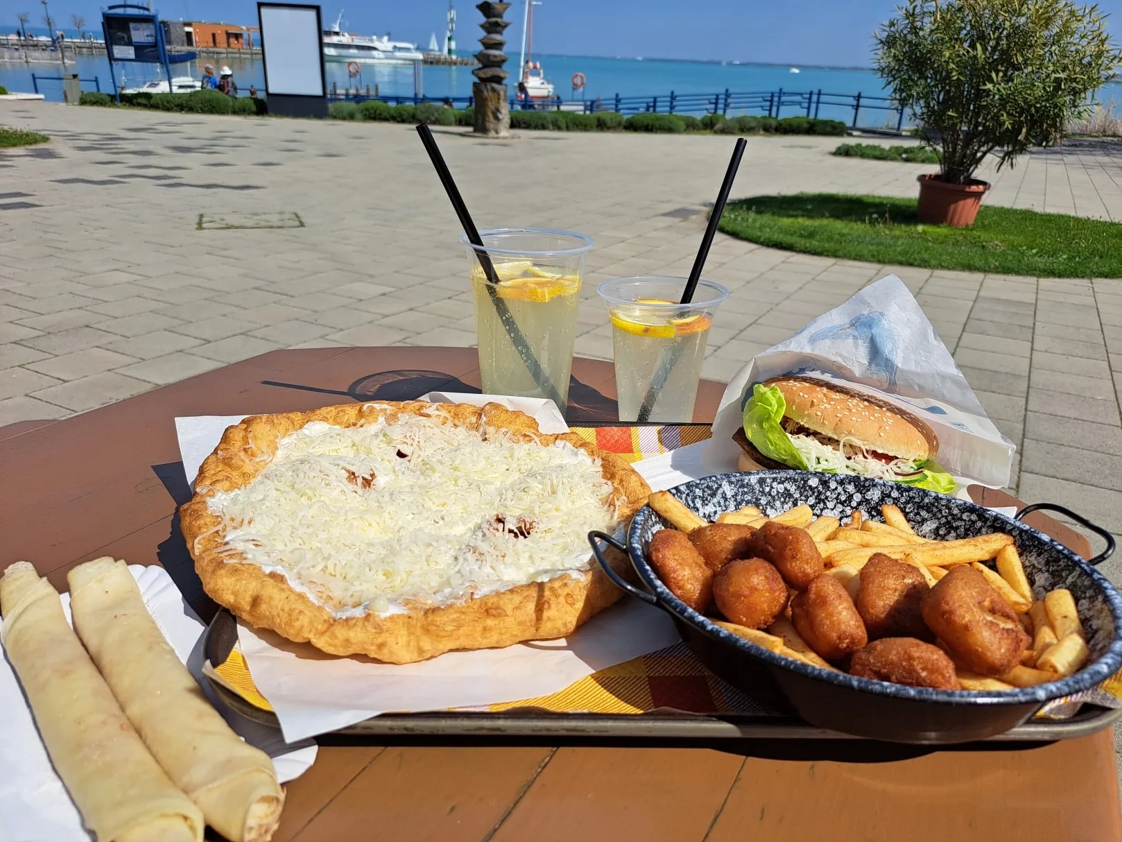 Móló Café & Bár
