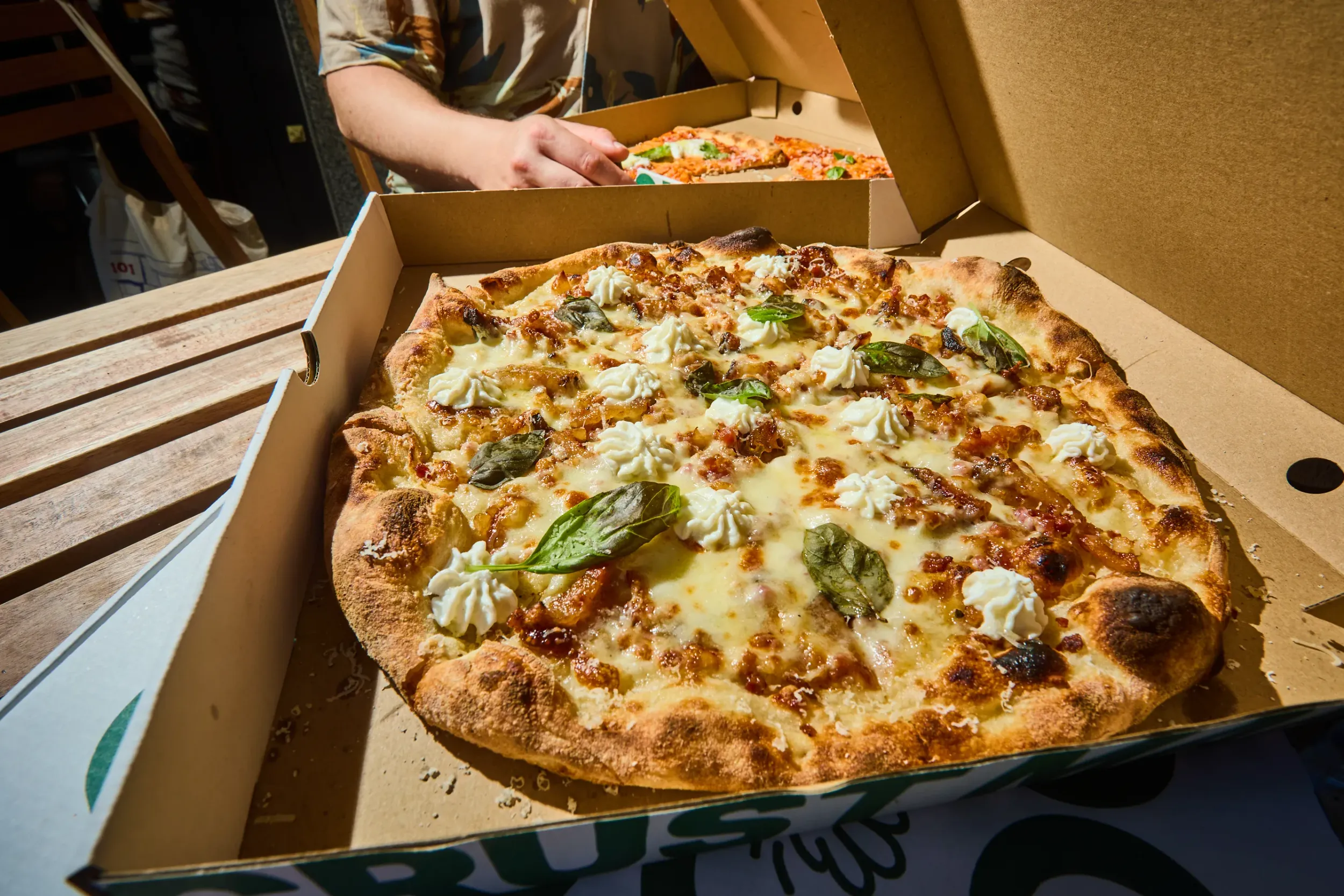 Fügés pizza szalonnával