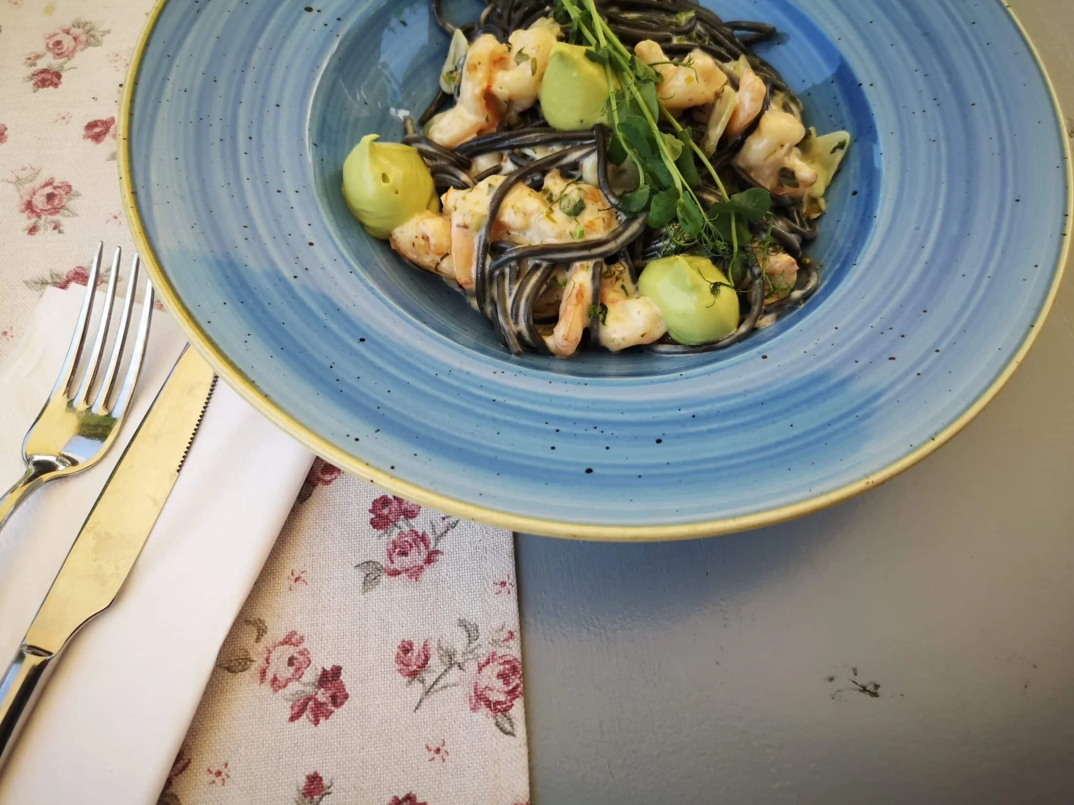 fekete spagetti