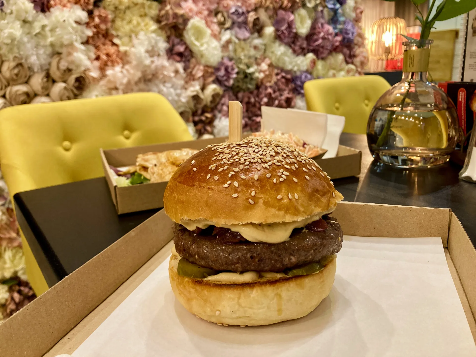 cupp-pizza-burger-grill (3)1