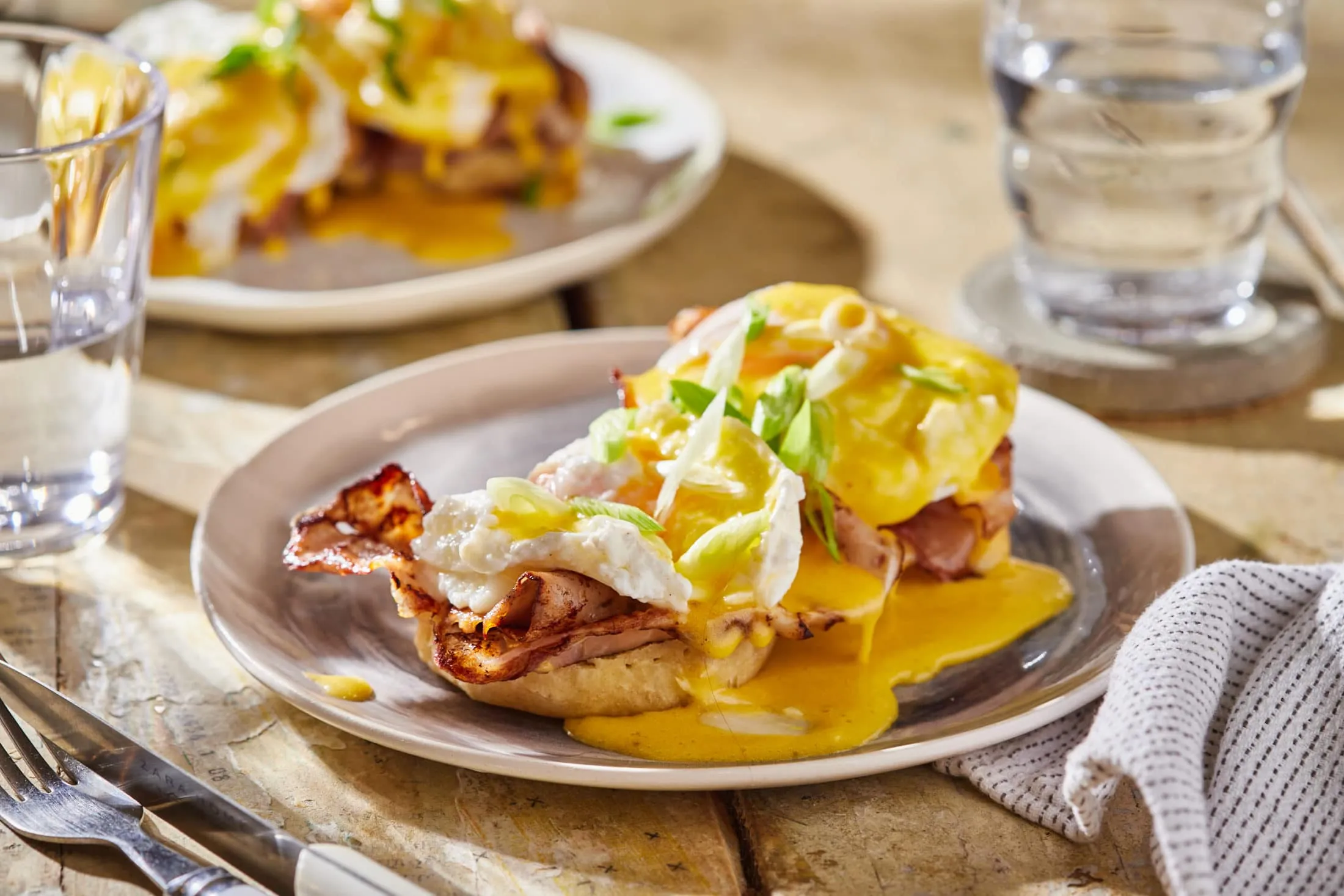 eggs-benedict-english-muffinban-5