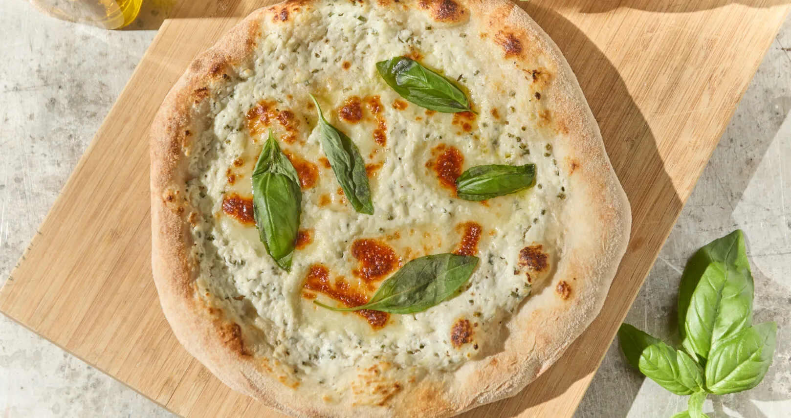 Fokhagymás-tejfölös pizza