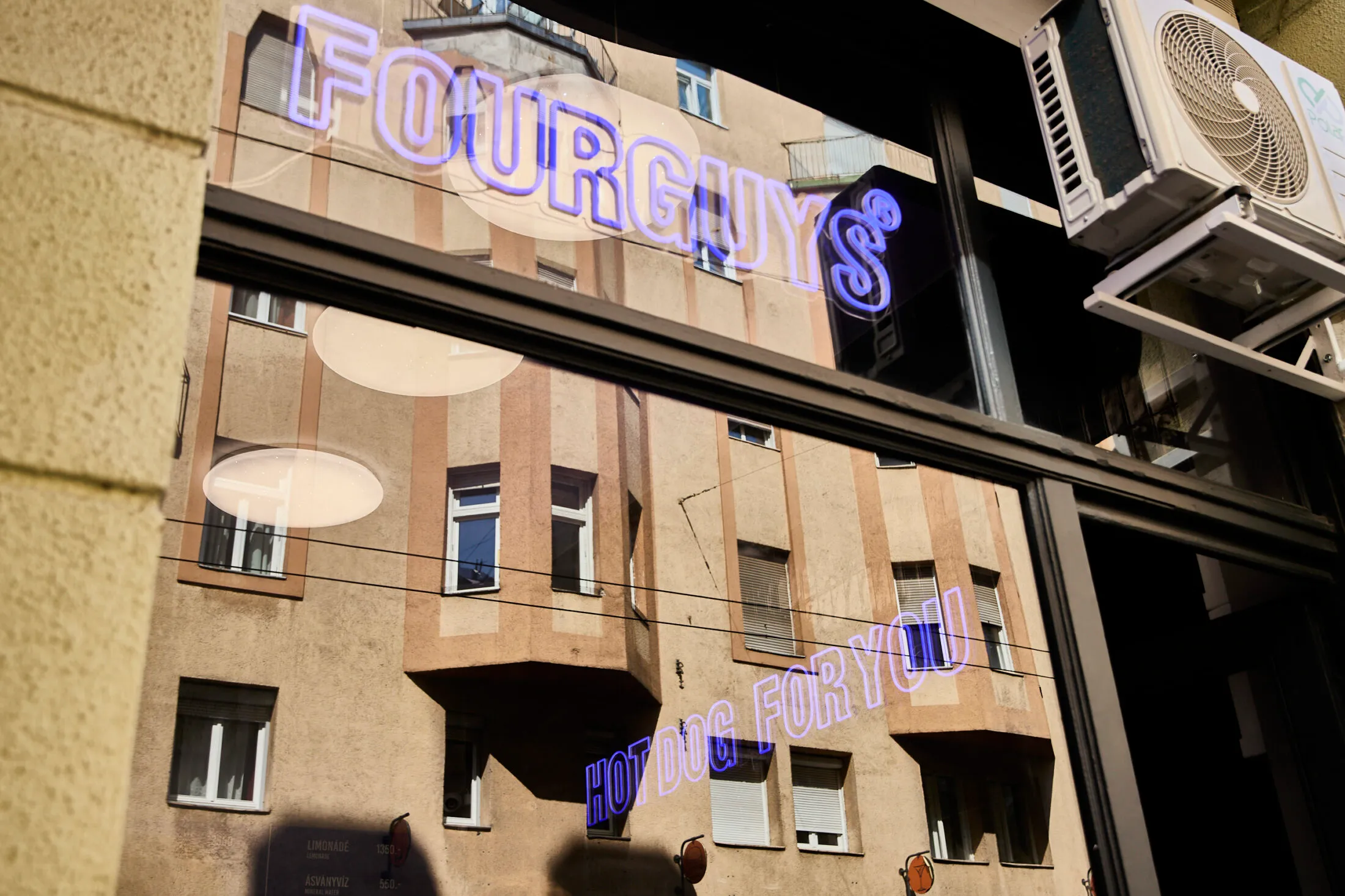 four-guys-hot-dog-budapest (3)