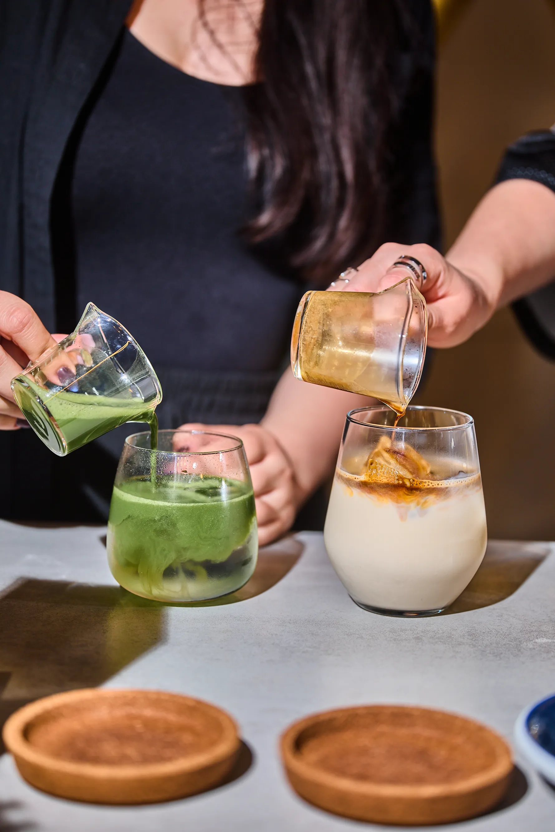 Készül a kávé és a matcha a Goosebumps Coffee Lab baristái által