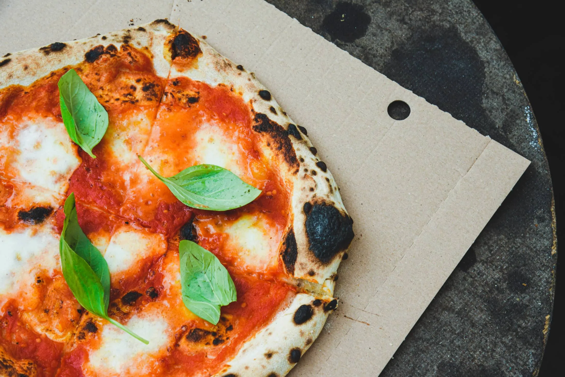 Pizza a Három Majom Bisztróban