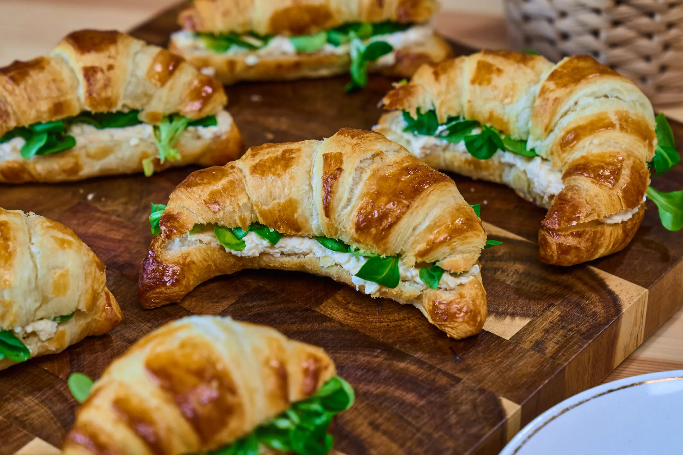 husveti-croissant-tojasos-sajtos-kremmel