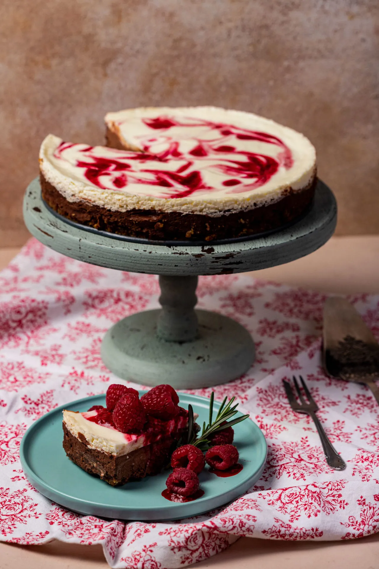 csokis sajttorta málnaszósszal