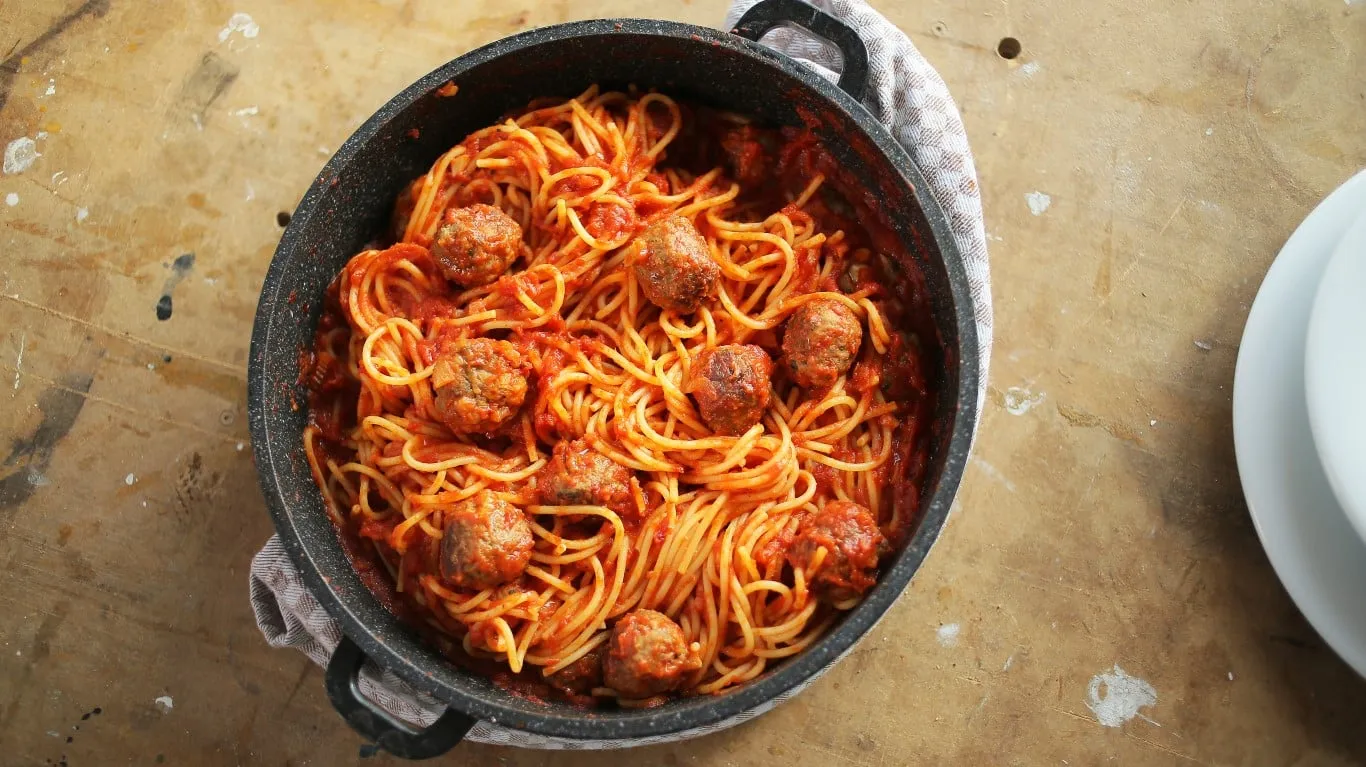 paradicsomos-spagetti-husgolyoval (