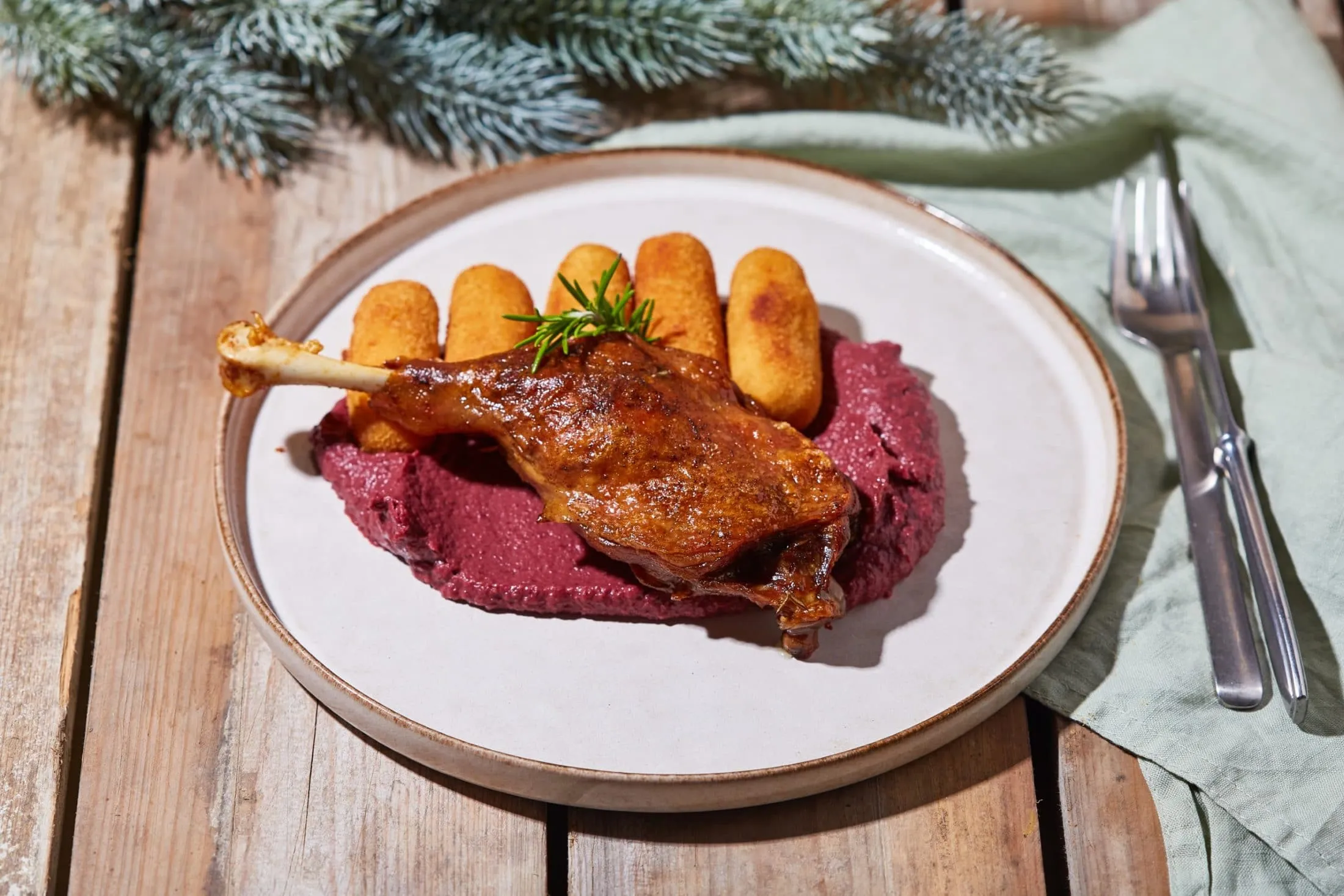 Kacsacomb lilakáposzta-pürével és krokettel
