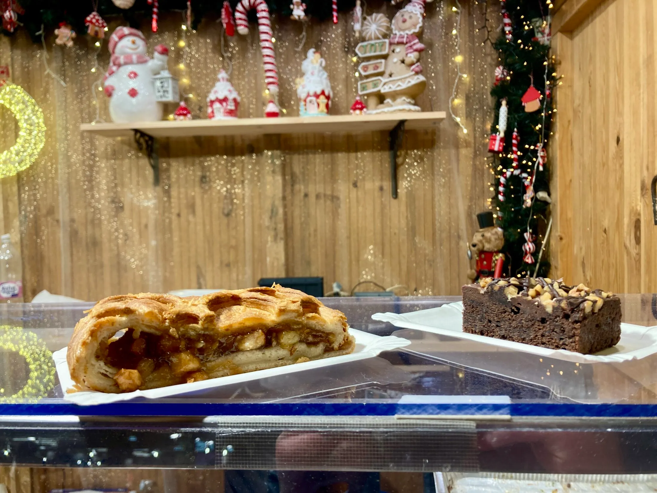 Brownie és almás pite a karácsonyi vásáron