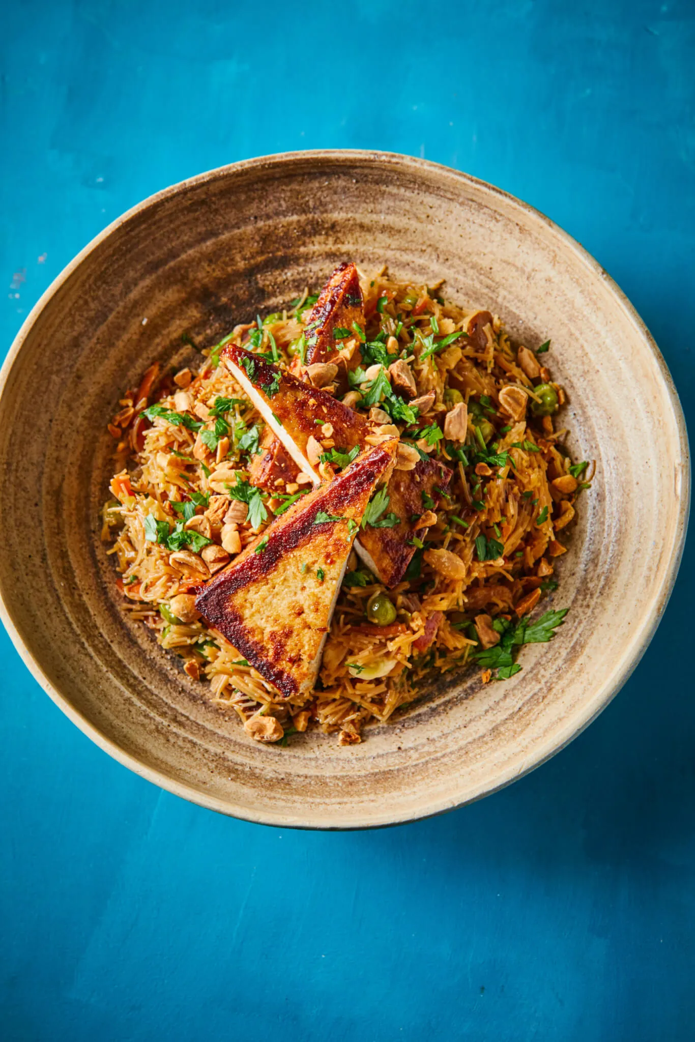 karamellizált tofu pirított üvegtésztával