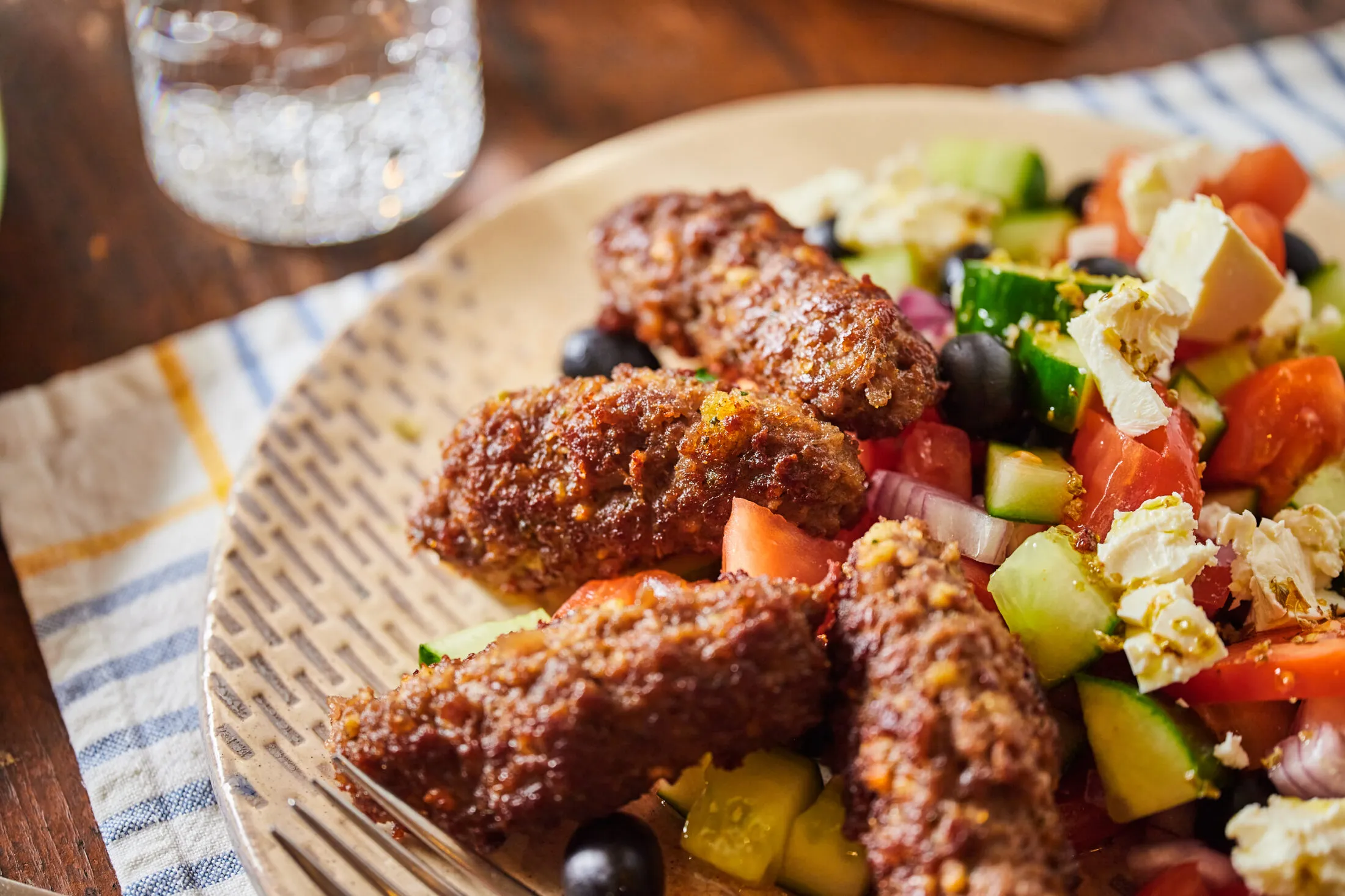 kofte-gorogsalataval