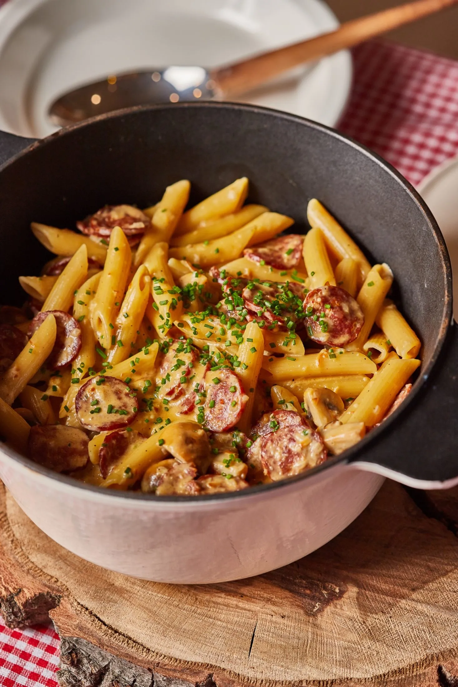 kolbászos-gombás-tejszínes egylábasos penne