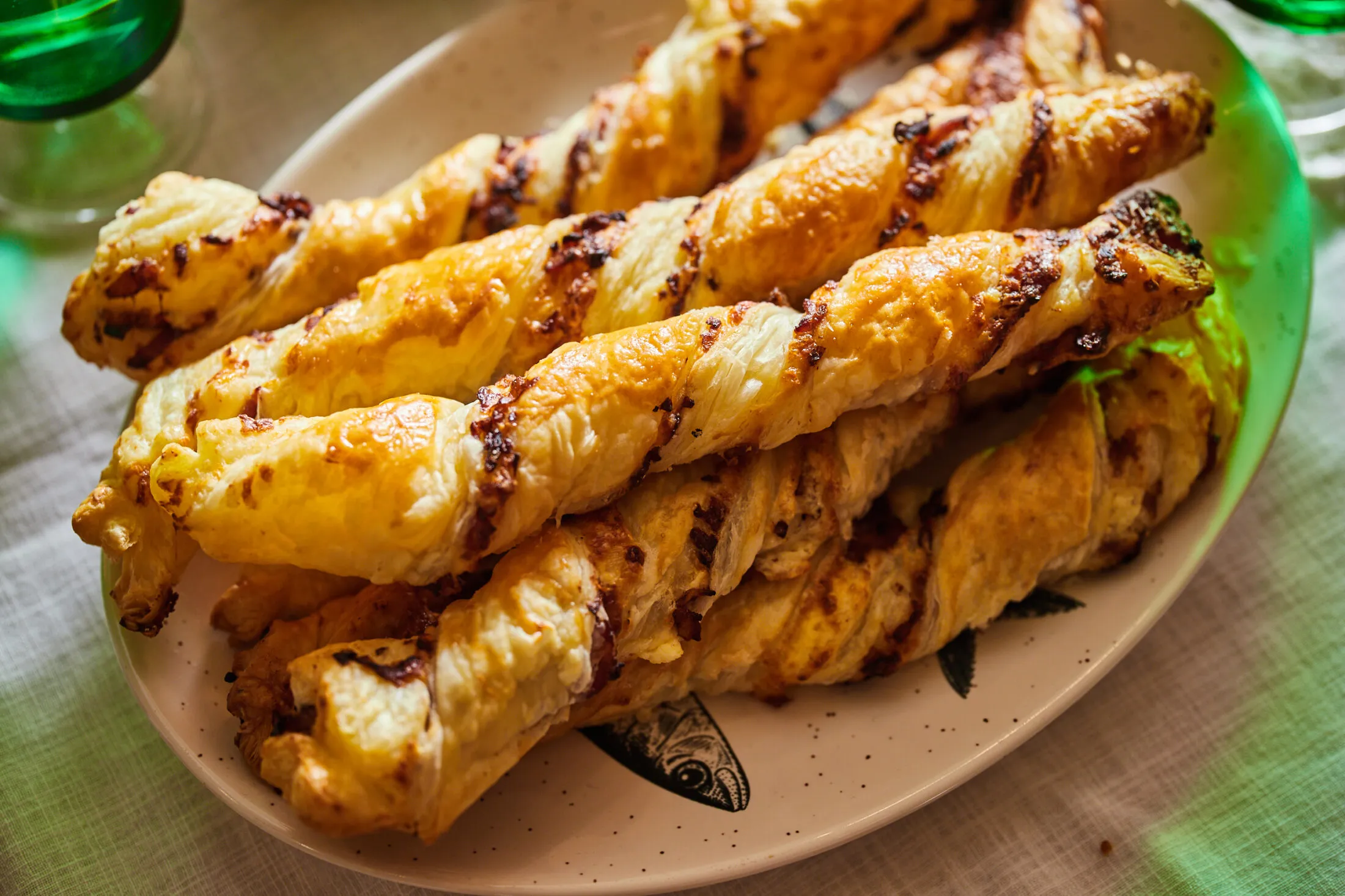 kremsajtos-baconos-lila-hagymas-csavart