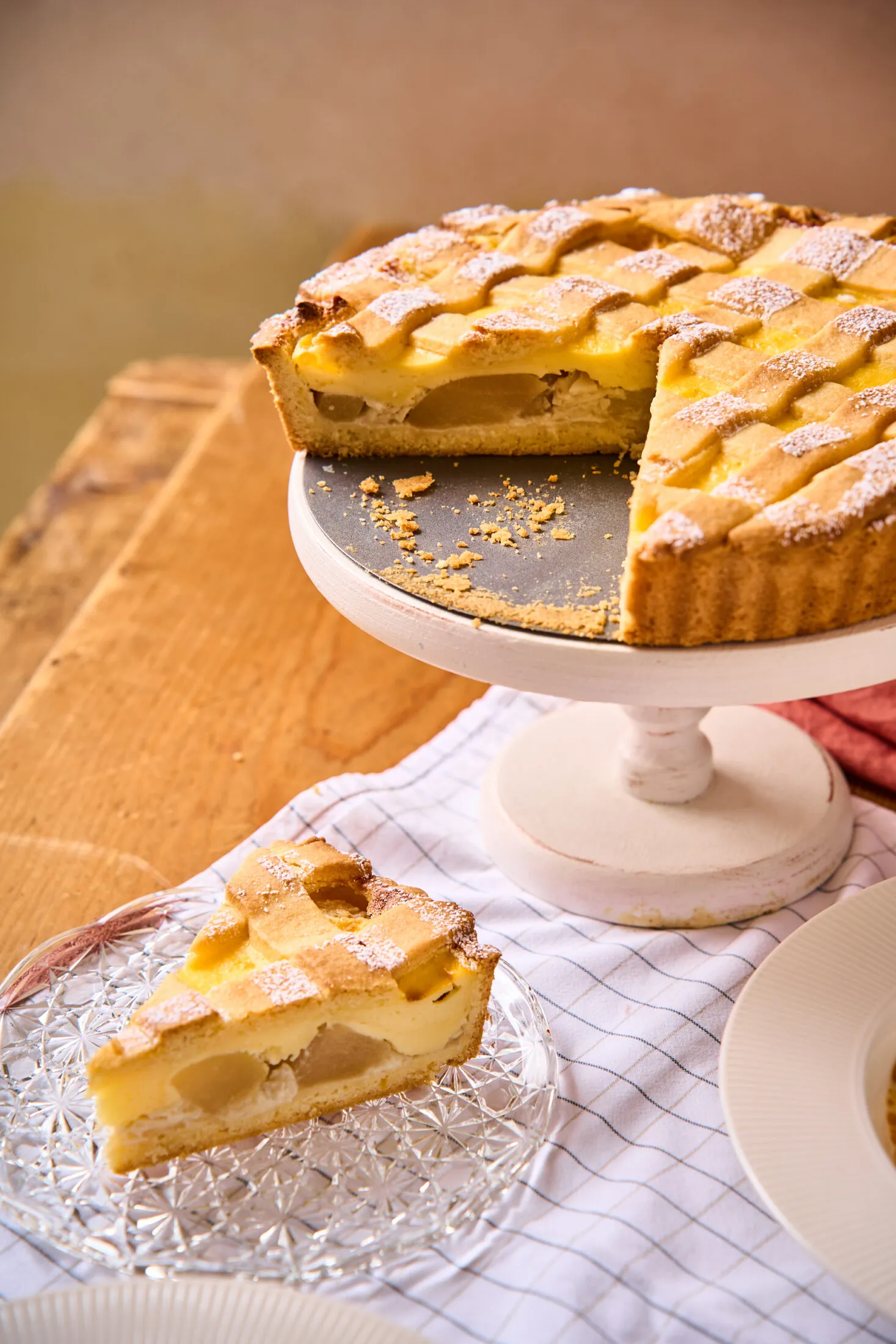 Körtés pite tortaállványon