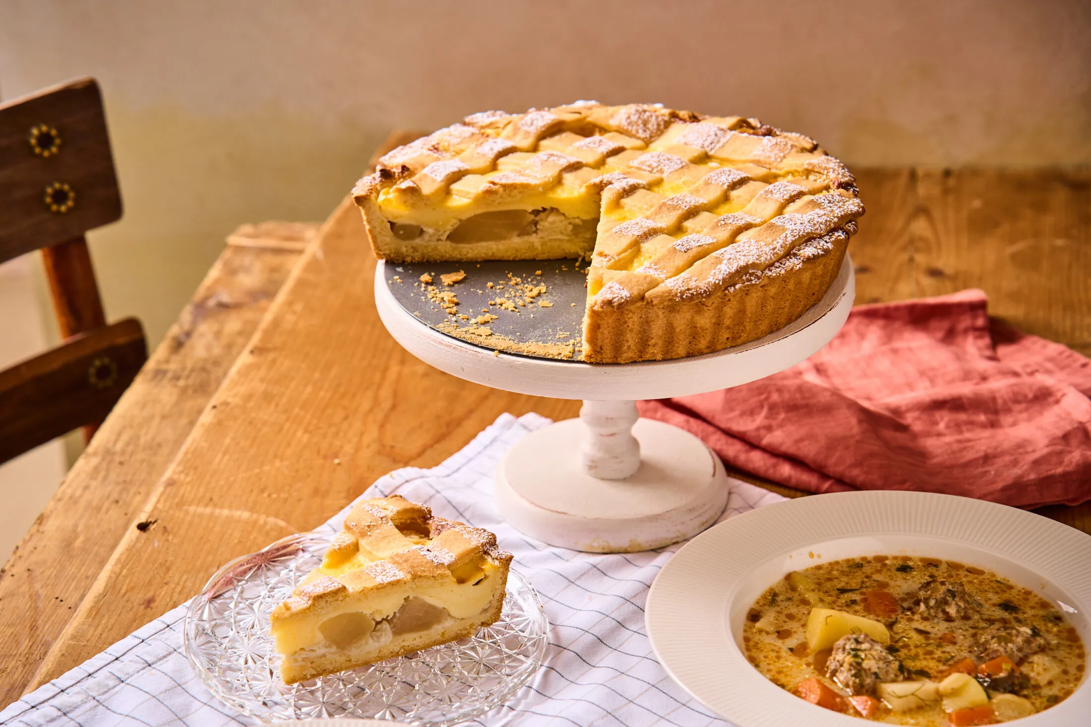 Körtés pite tortaállványon