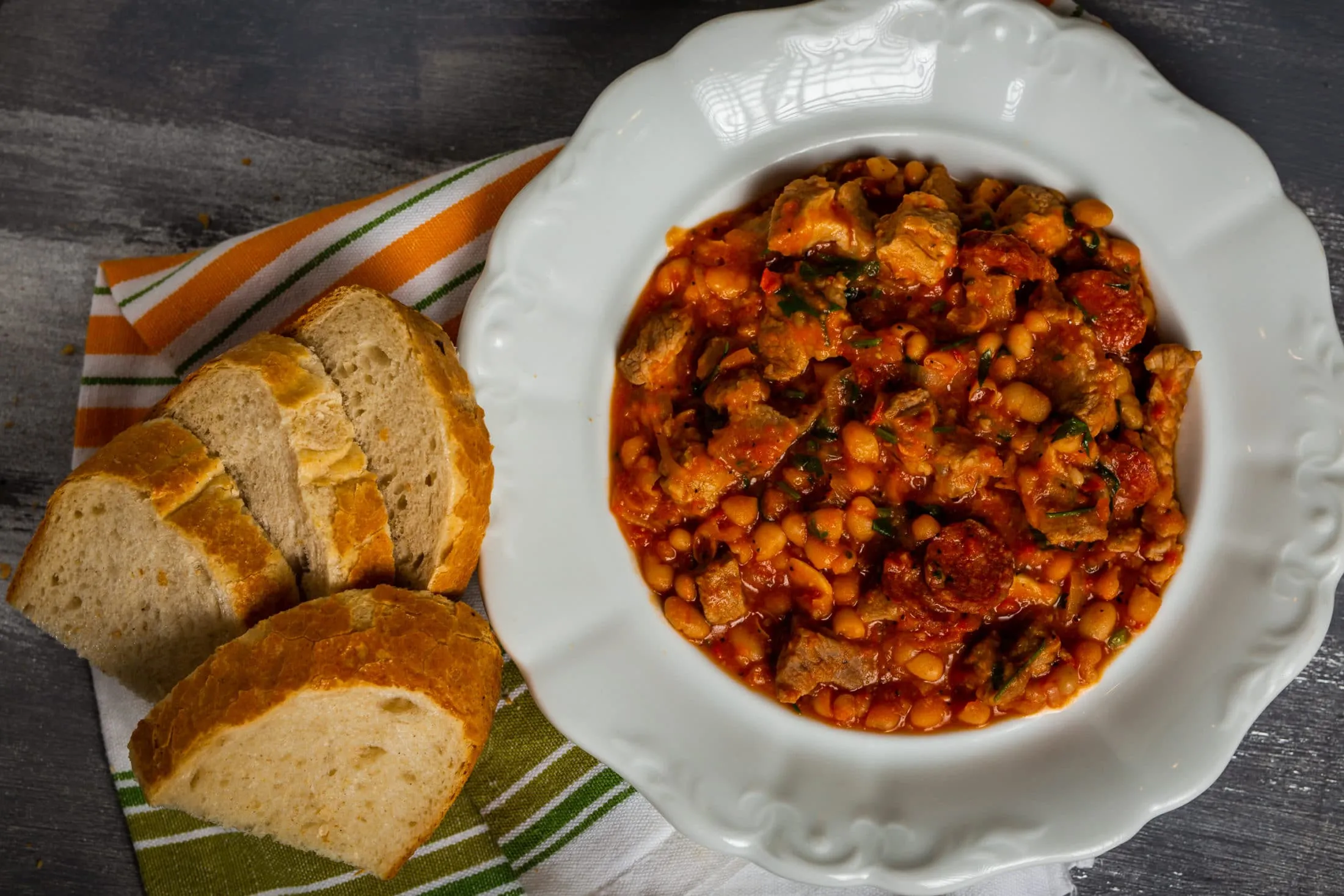 tarjás-kolbászos babragu