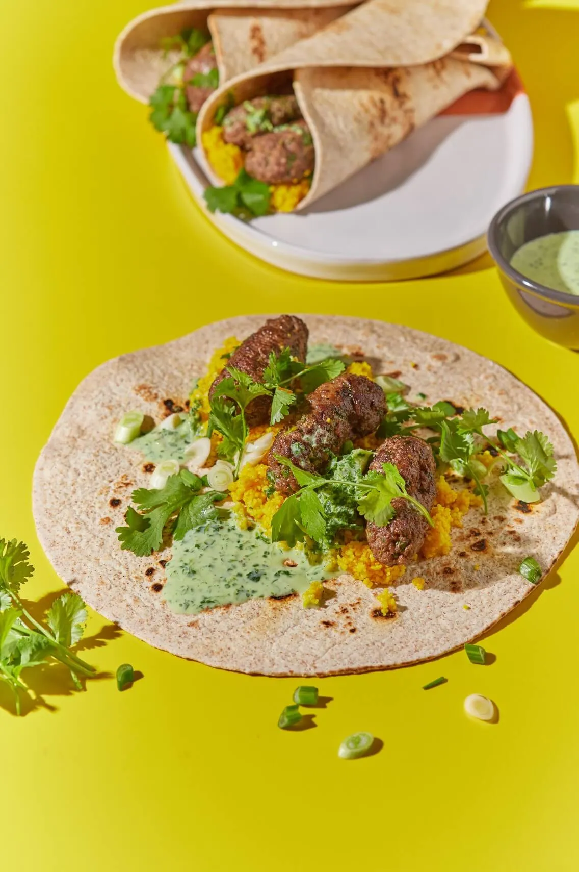 Marhaköfte-wrap korianderes joghurttal