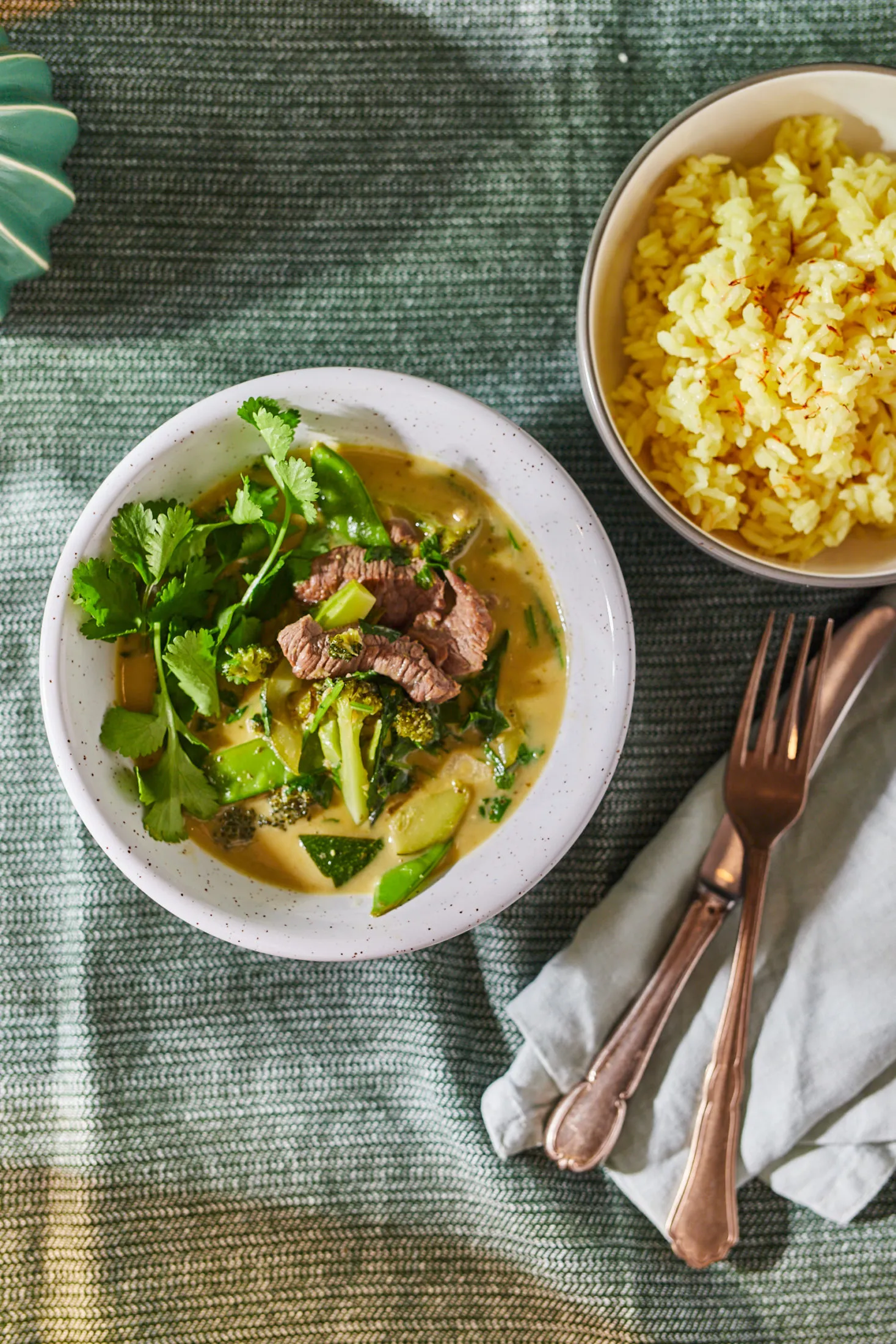 marhahúsos thai green curry sáfrányos szeklicés jázminrizzsel