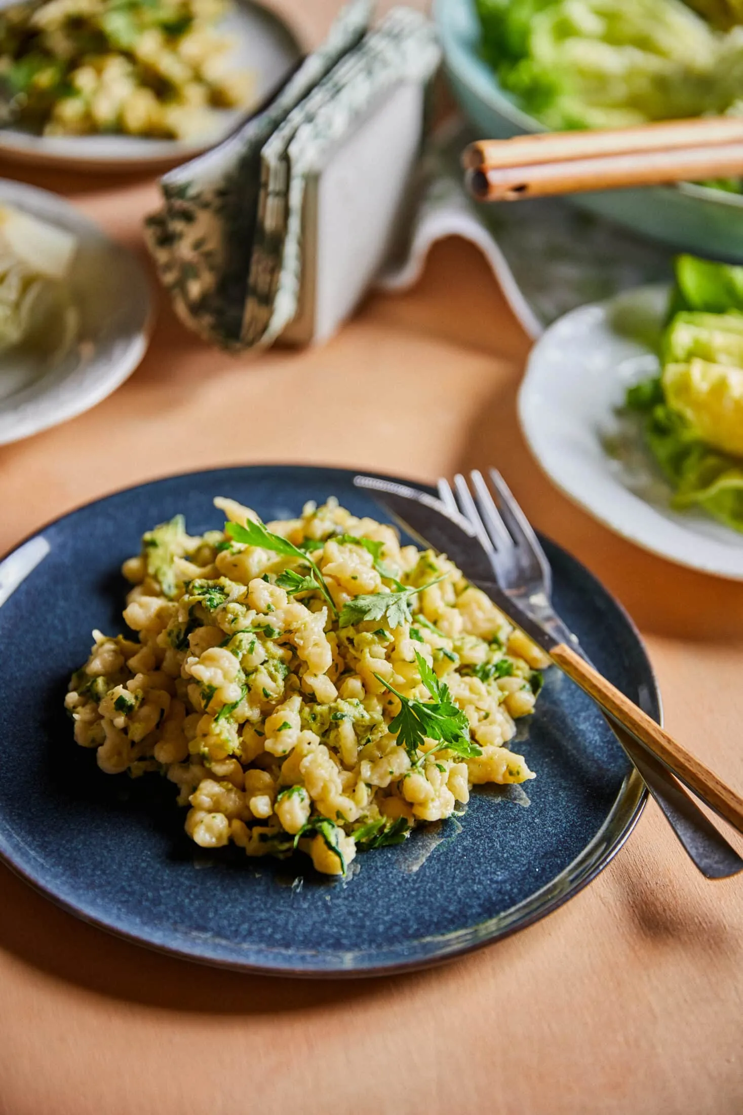 medvehagymas-tojasos-nokedli-fejes-salataval