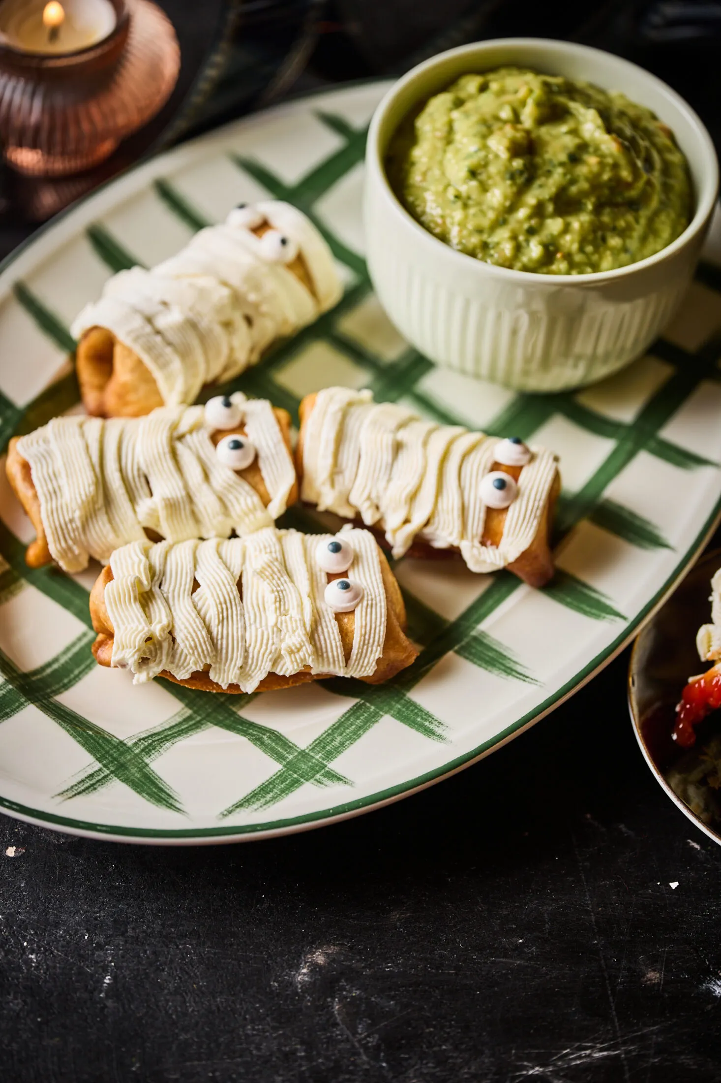 Mini chimichanga guacamole mártogatóssal