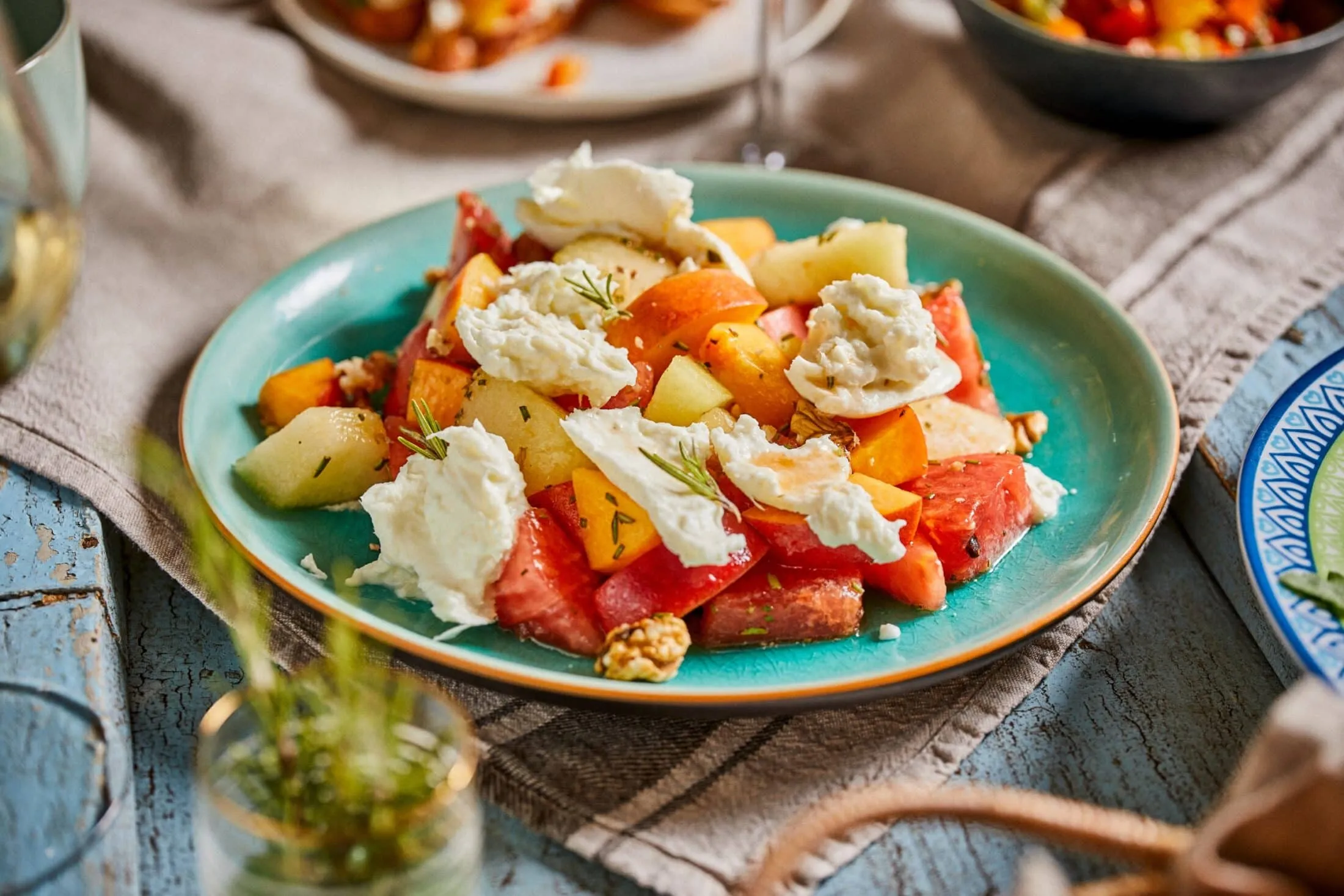 mozzarellas-dinnyesalata-scaled