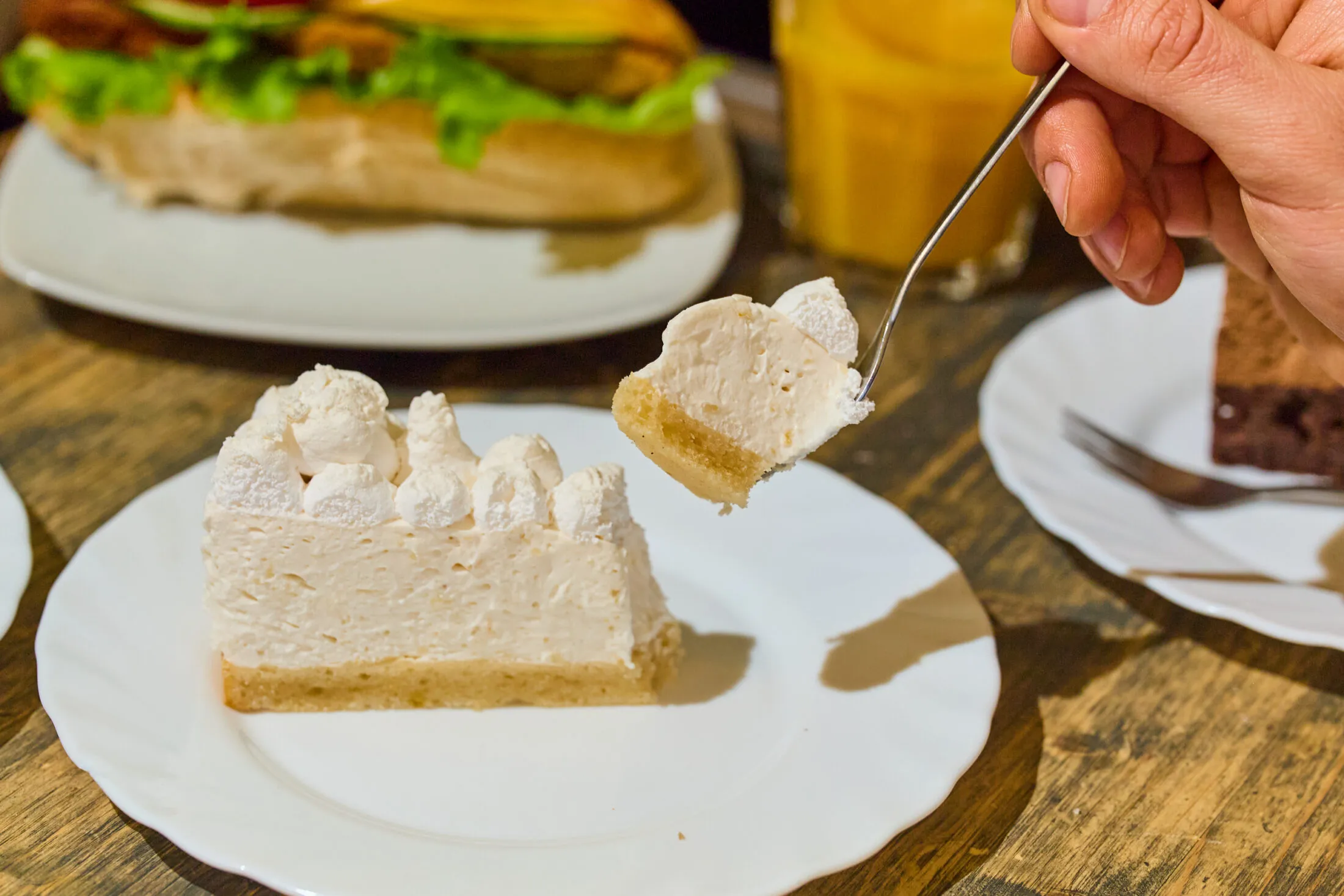 Sajttorta a Napfényes Cukrászatkínálatából