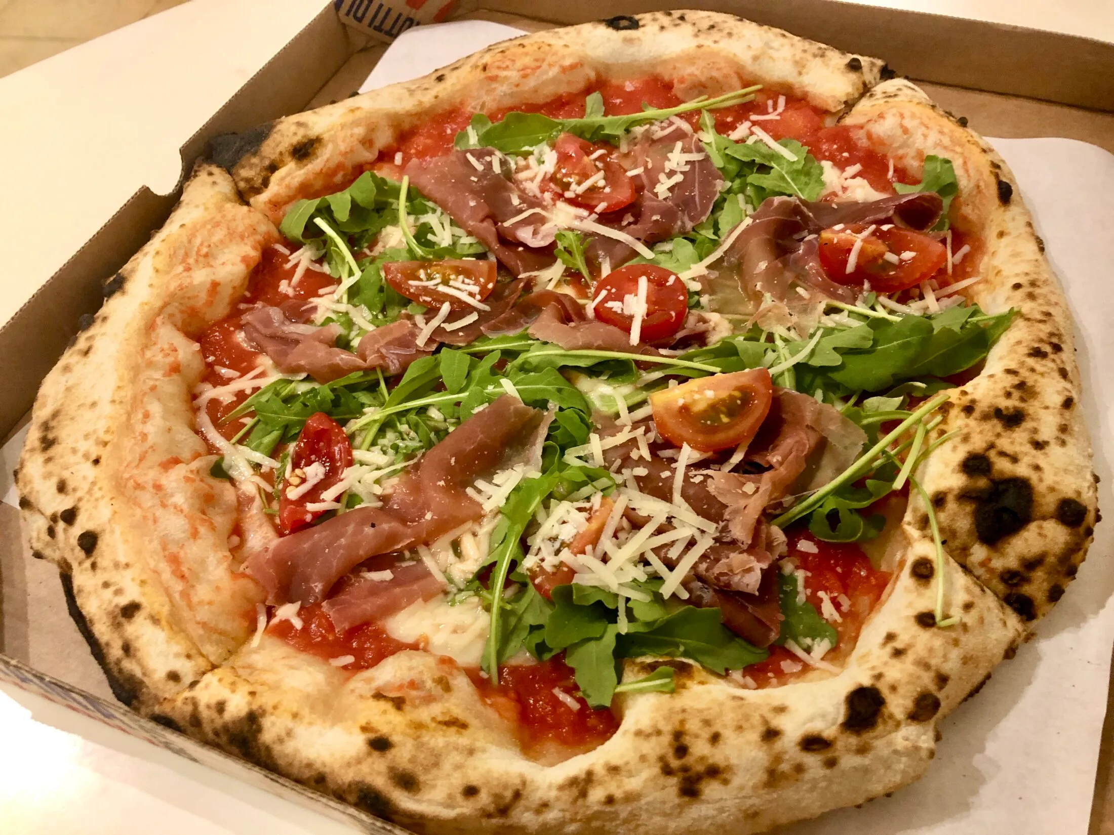 napolyi-pizzeriak-ejszakaja-2023