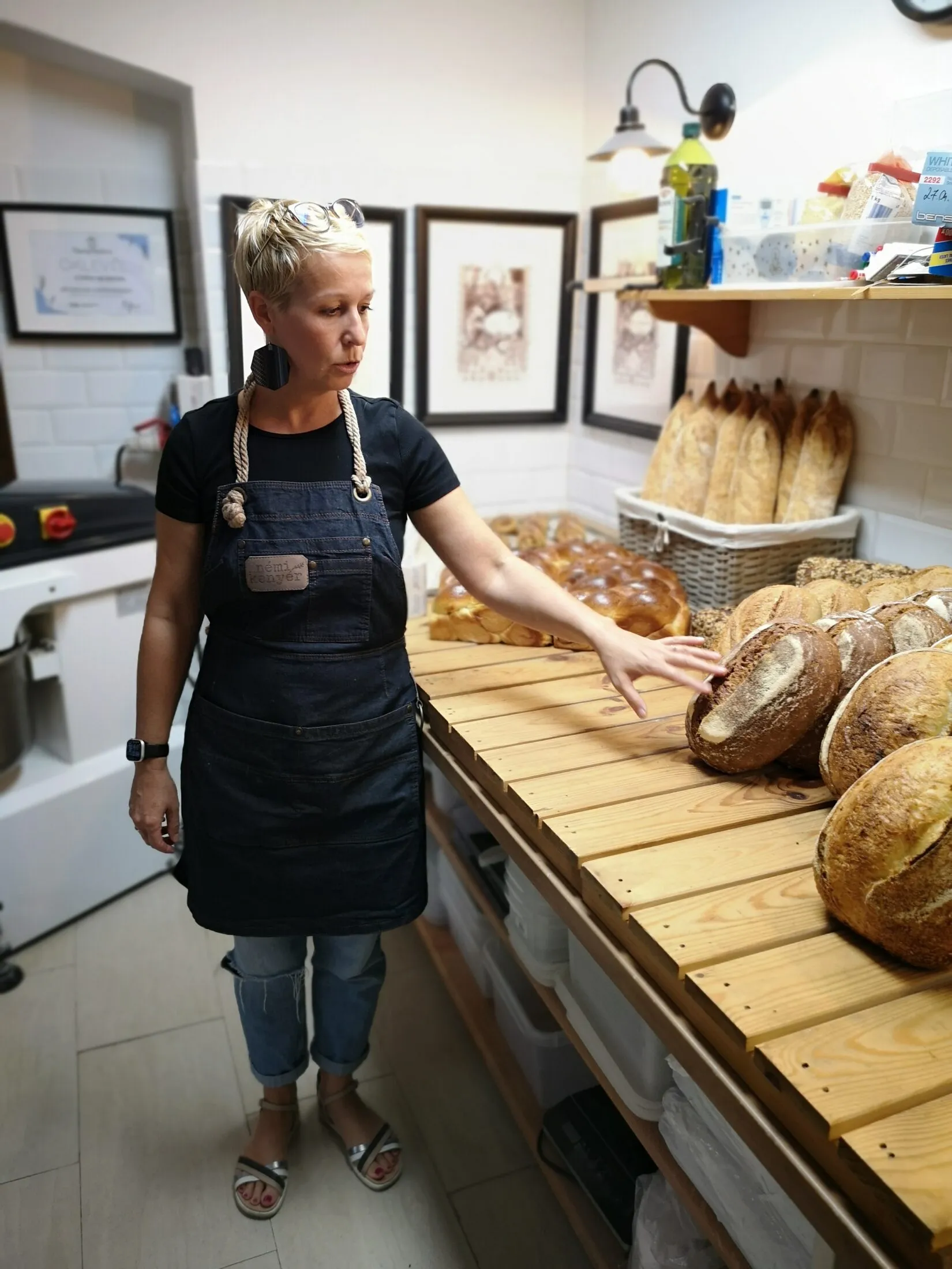 némi kenyér Kriszta