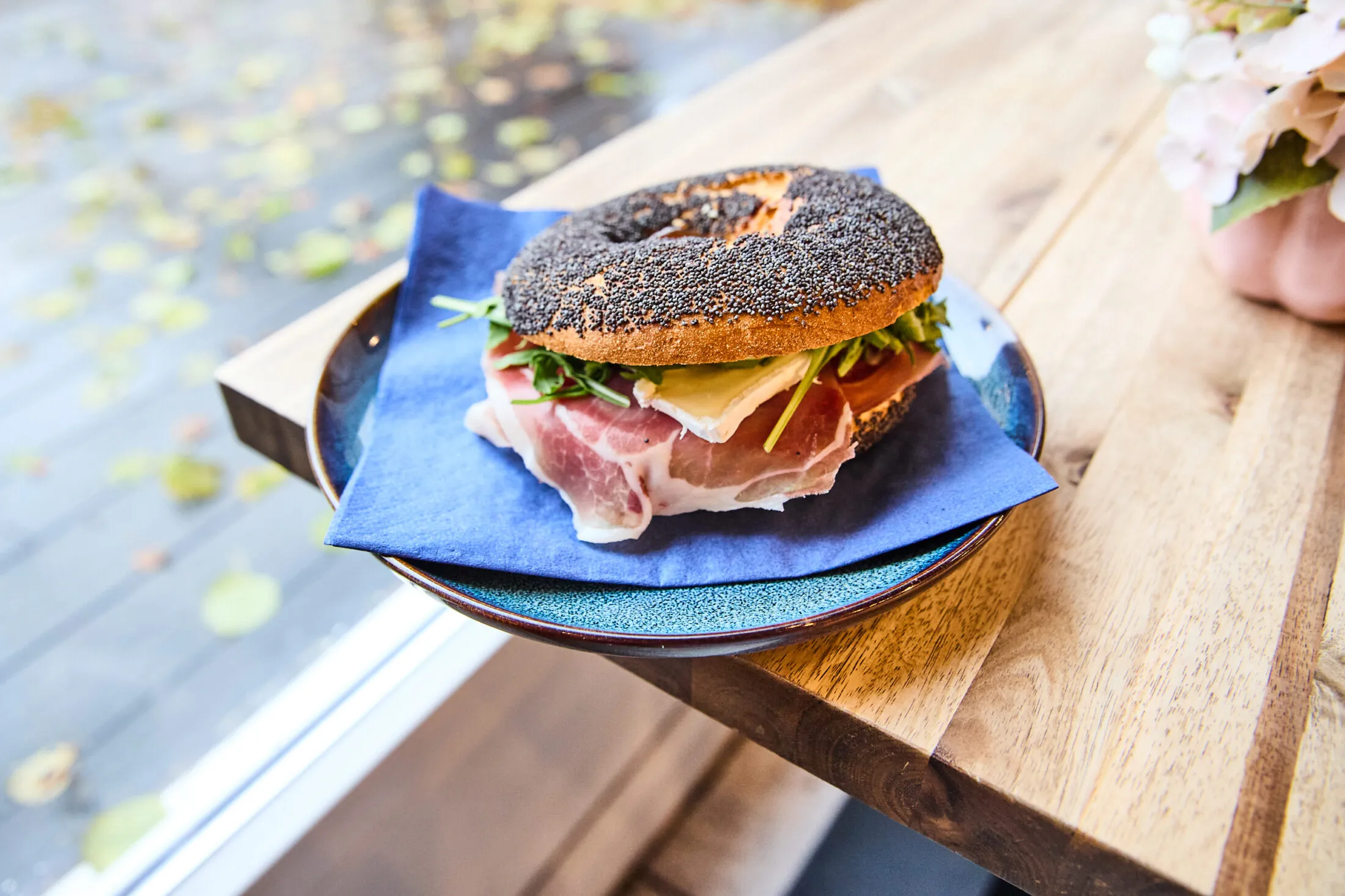 nyugi coffee bagel