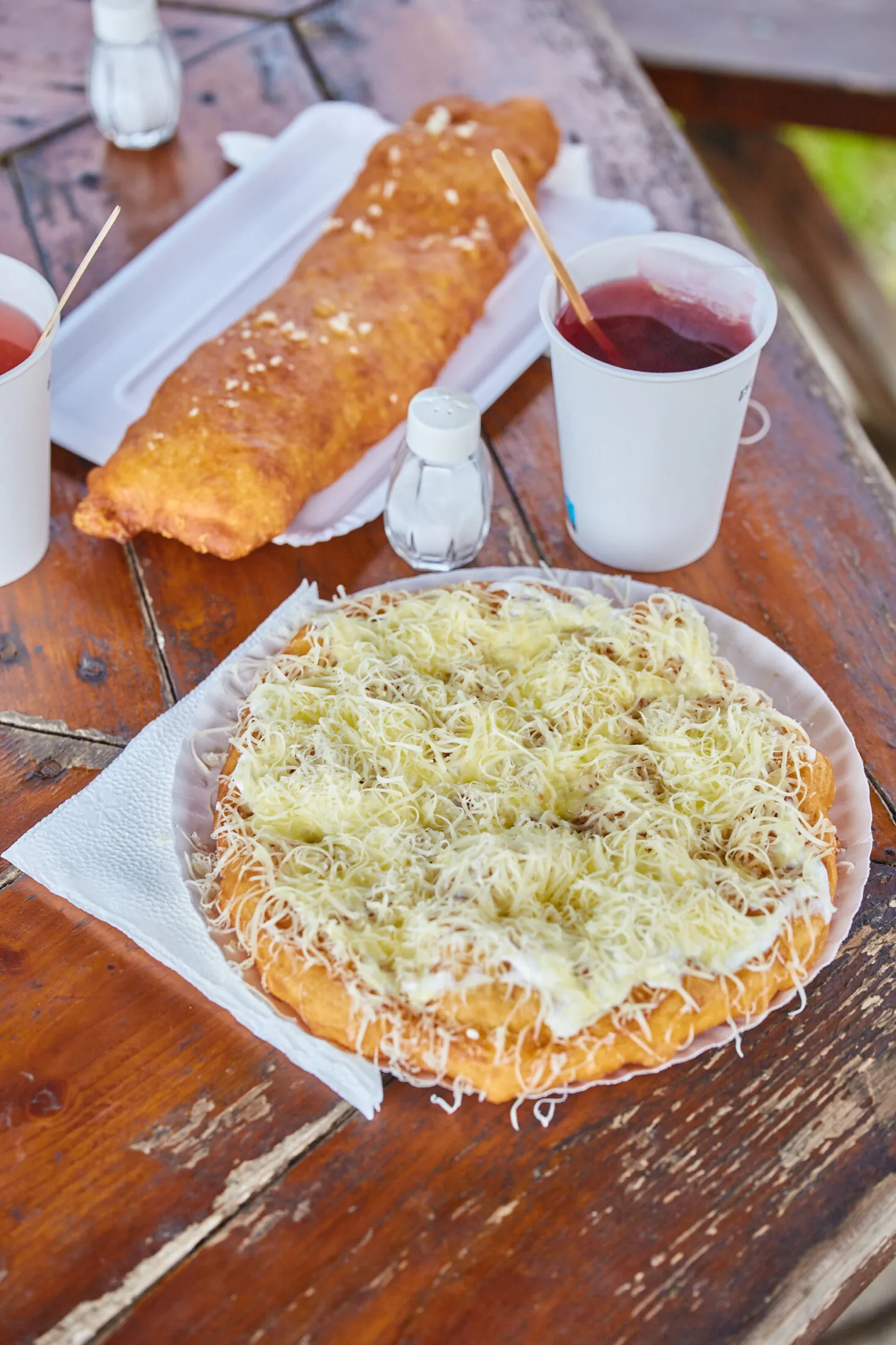 palhaza-langos-sajtos-tejfolos-2