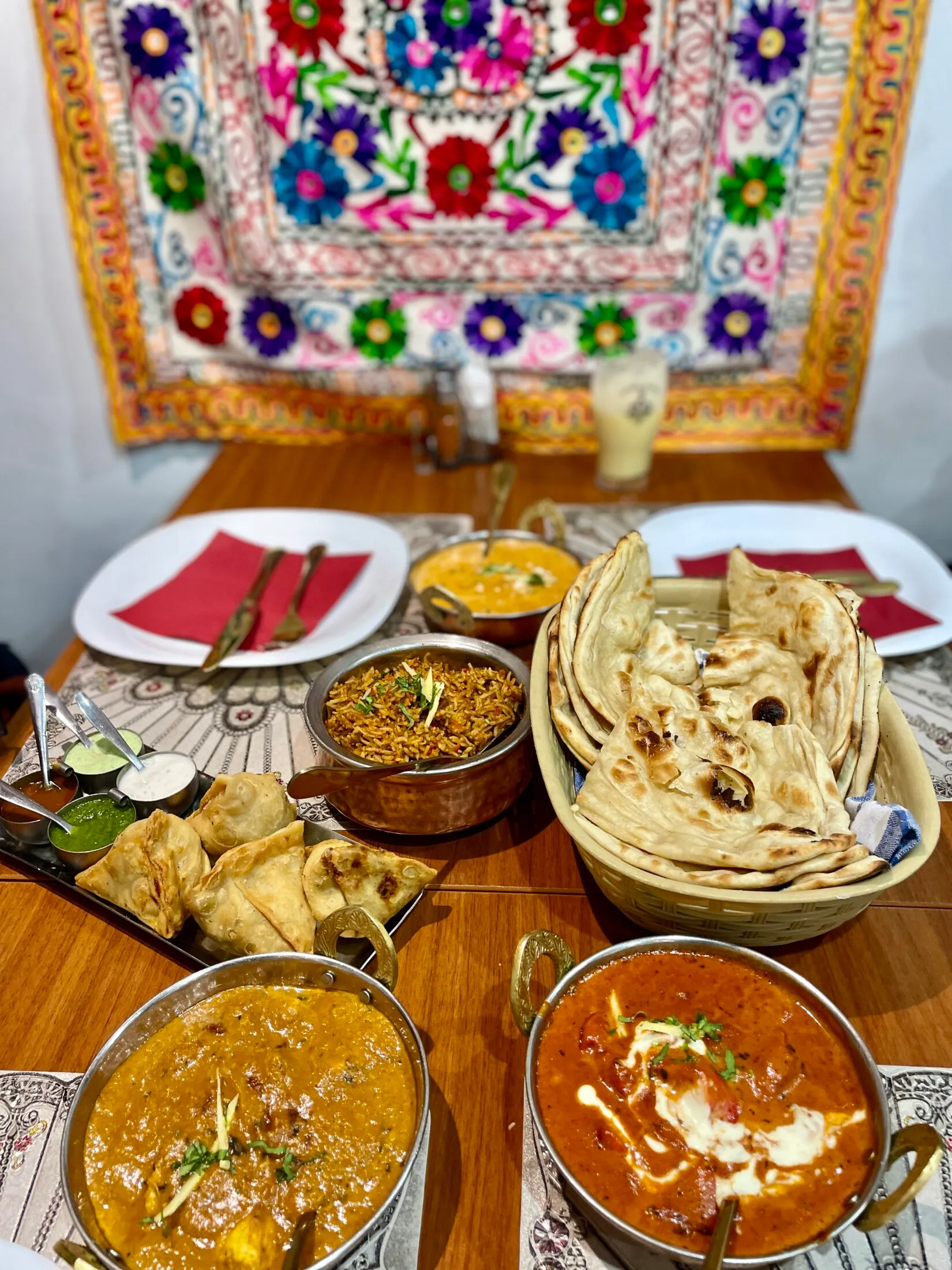 Megterített asztal a Pándzsáb Tandoori indiai étteremben