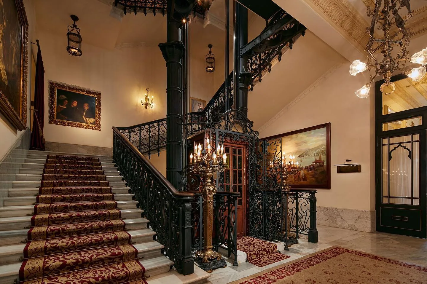 pera palace lift