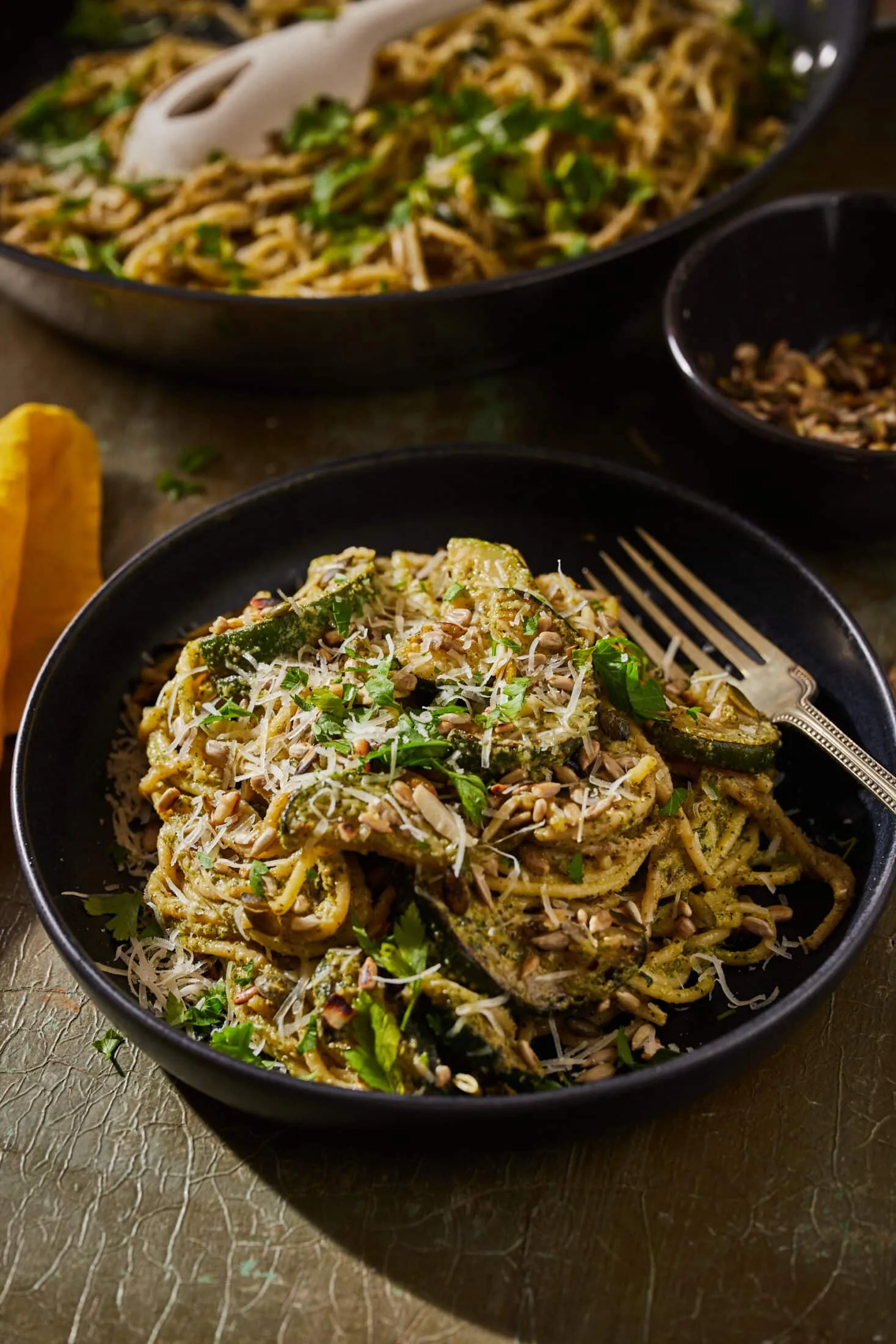 pesztos-spagetti-sargarepa-zoldjebol (1)