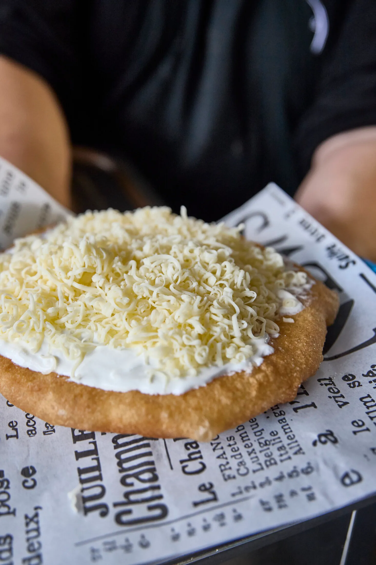 PG's lángos sok sajttal és tejföllel