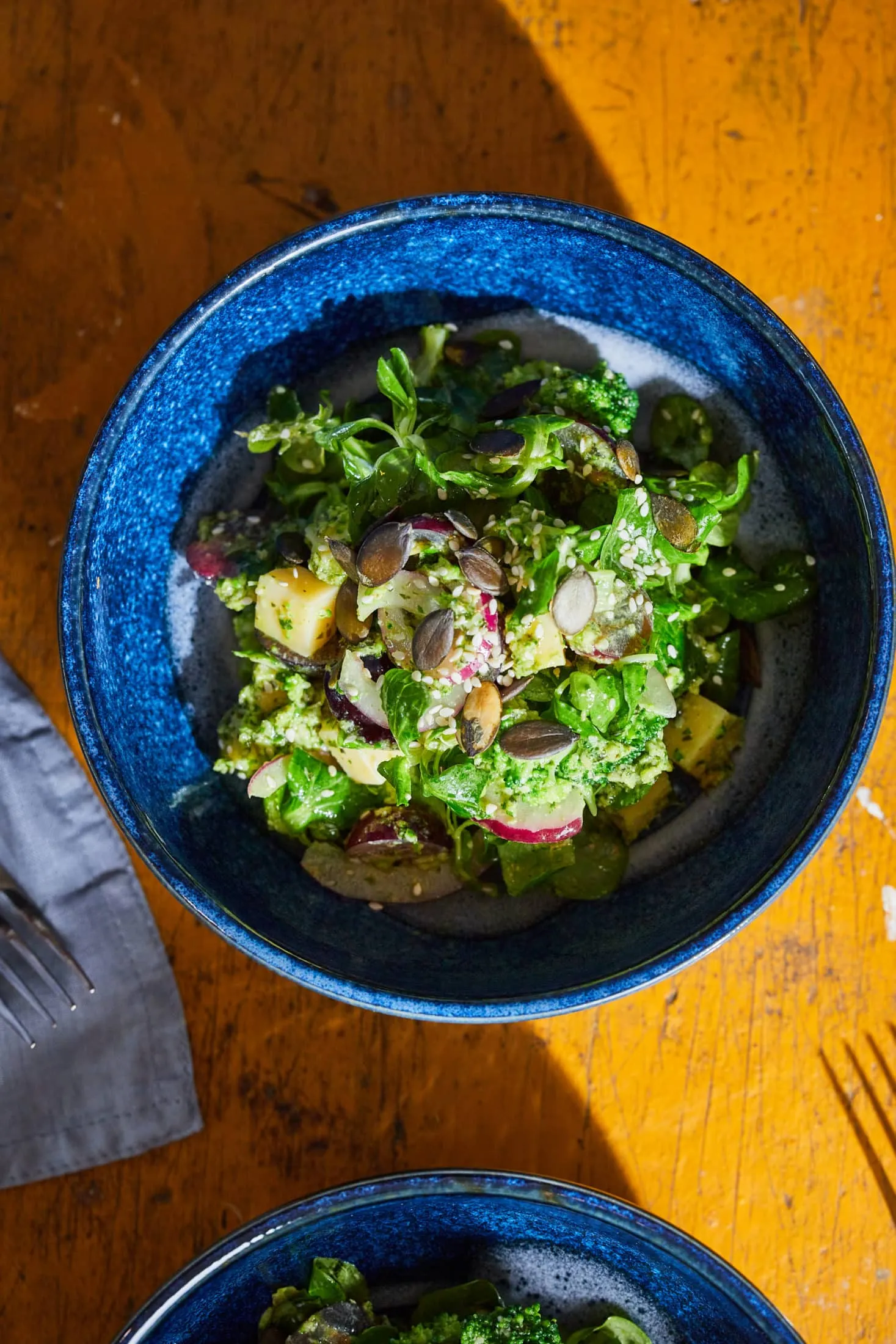 piros-szolos-sajtos-salata-2