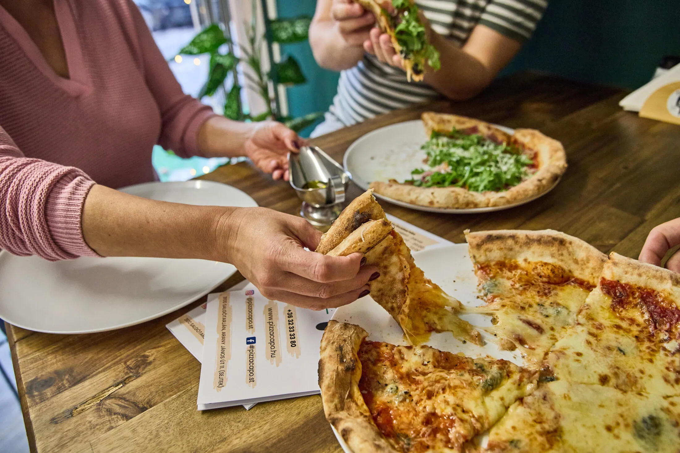Nyúlós sajtos szelet a Pizza Capo kínálatában