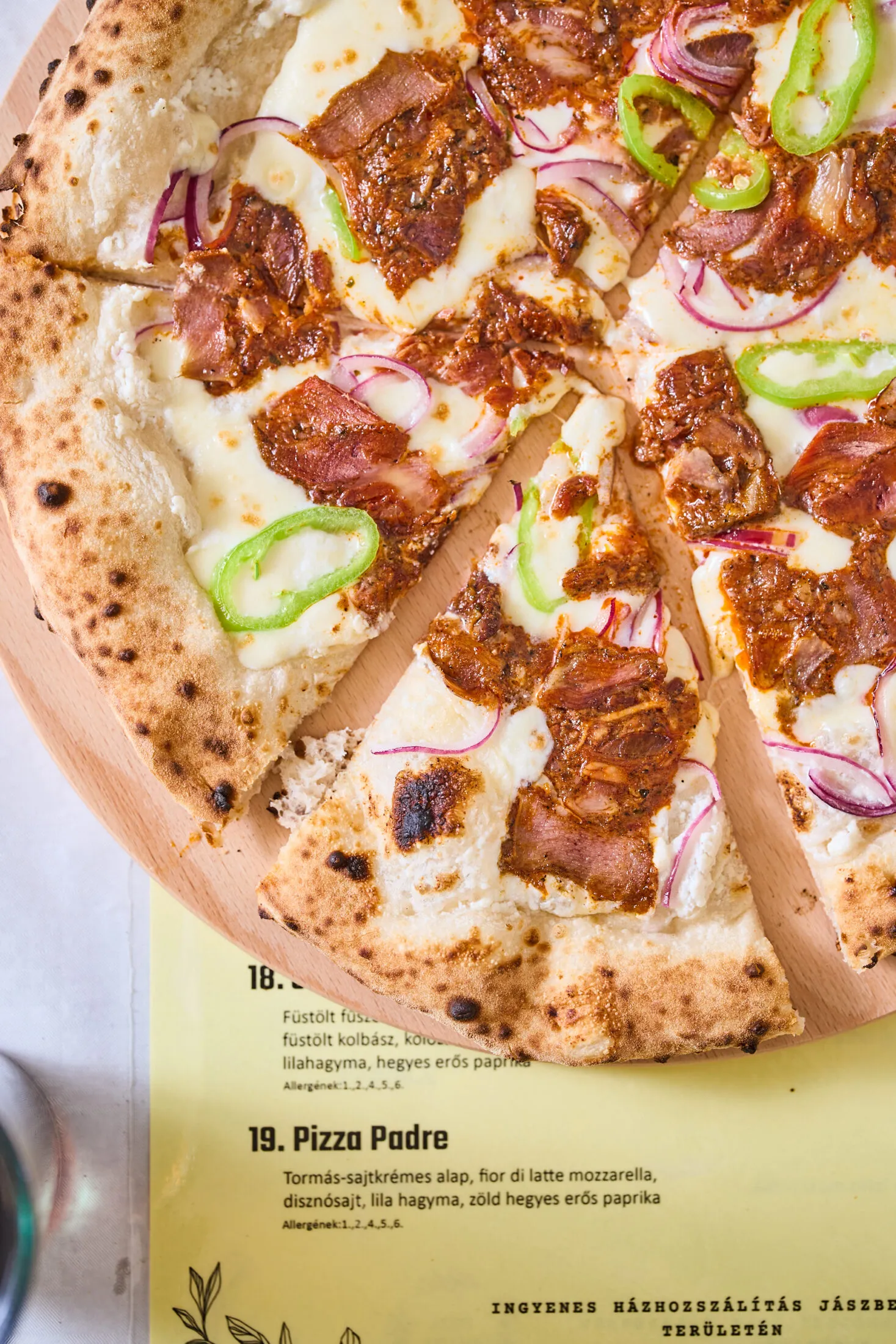 Pizza Palota Jászberény disznósajtos pizza