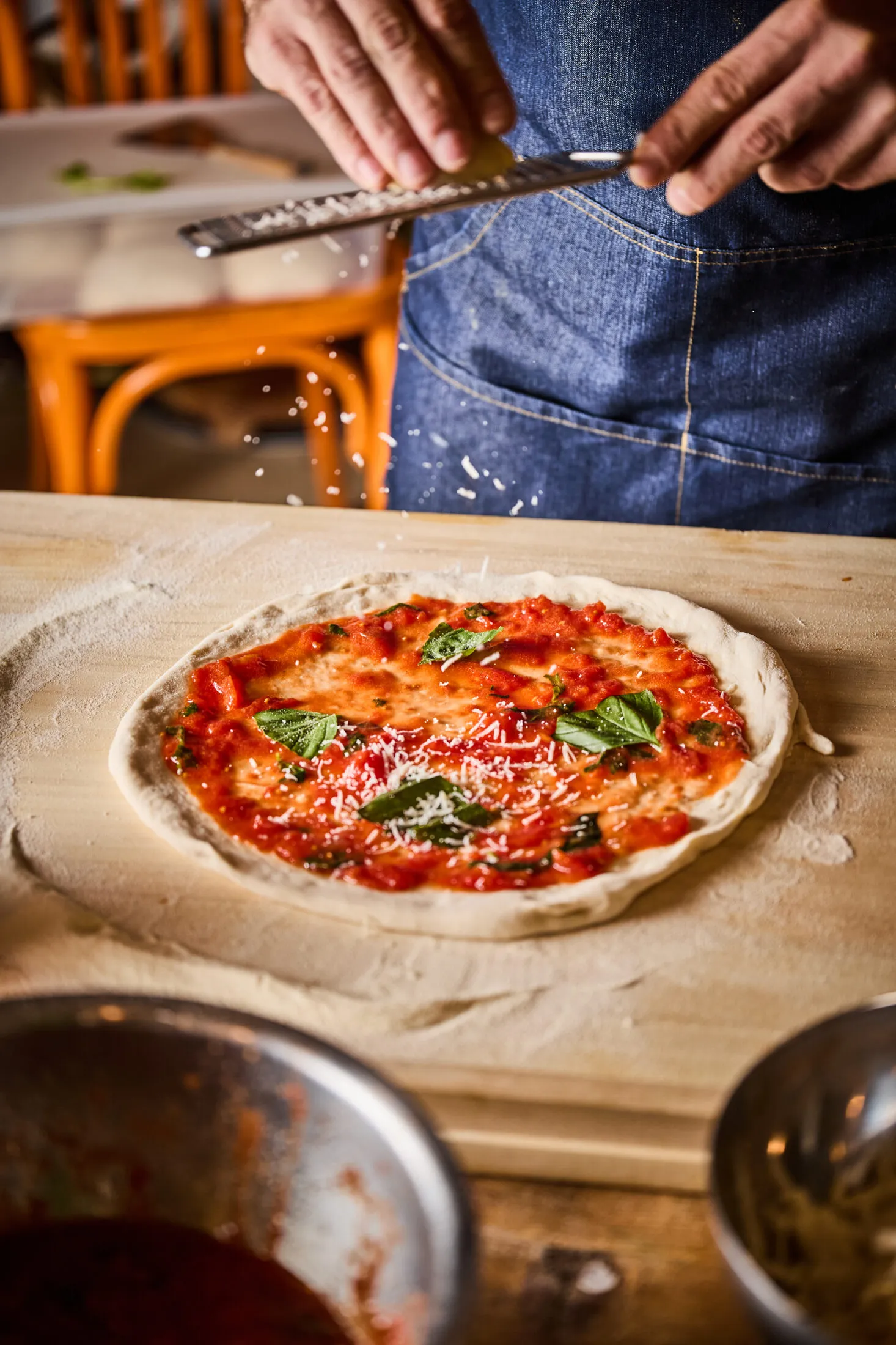 Pizzaszósz házilag paradicsomból bazsalikommal és parmezánnal