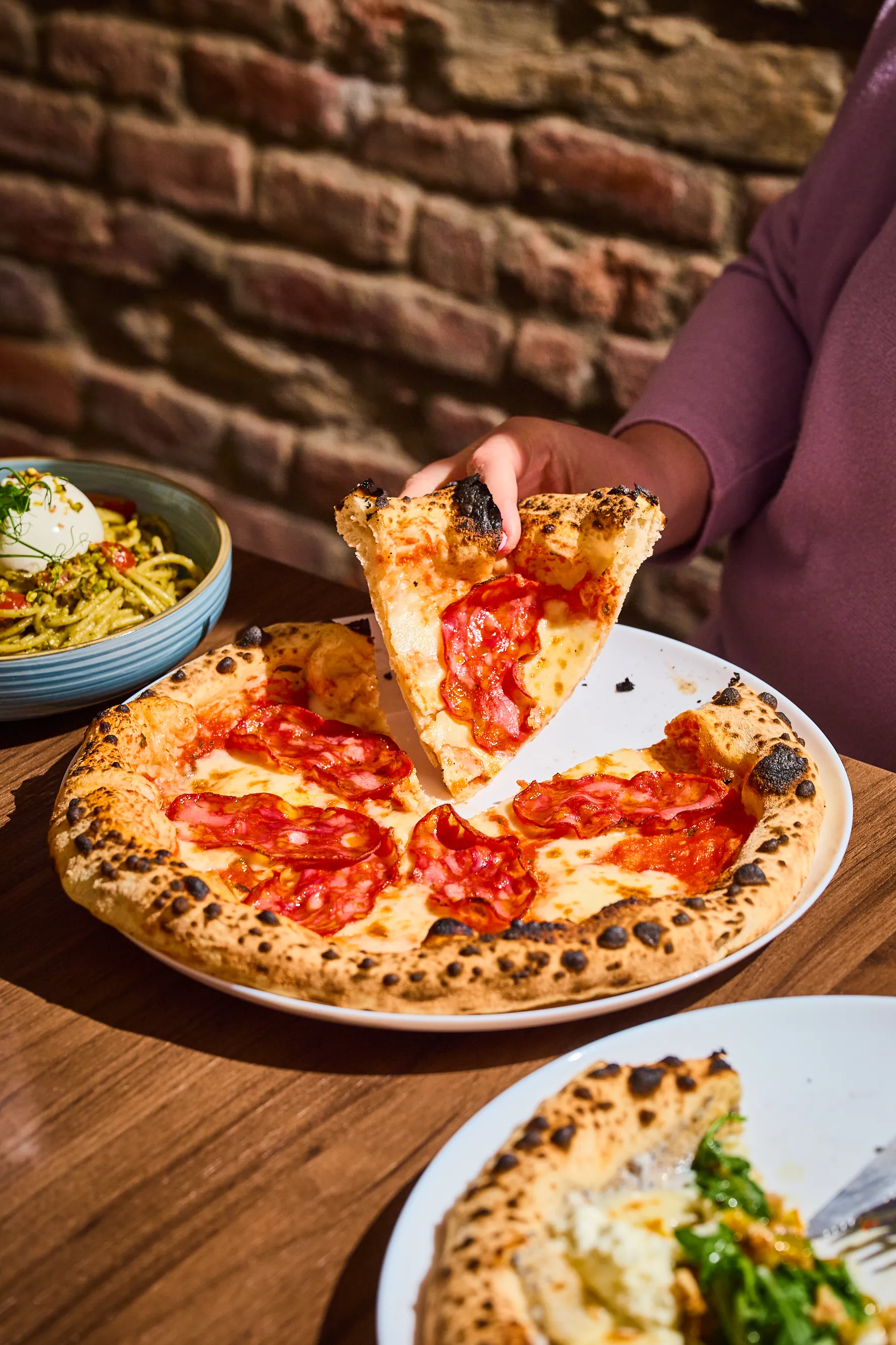 Pizzeria Dominik Napoletana Kőszeg szalámis pizza